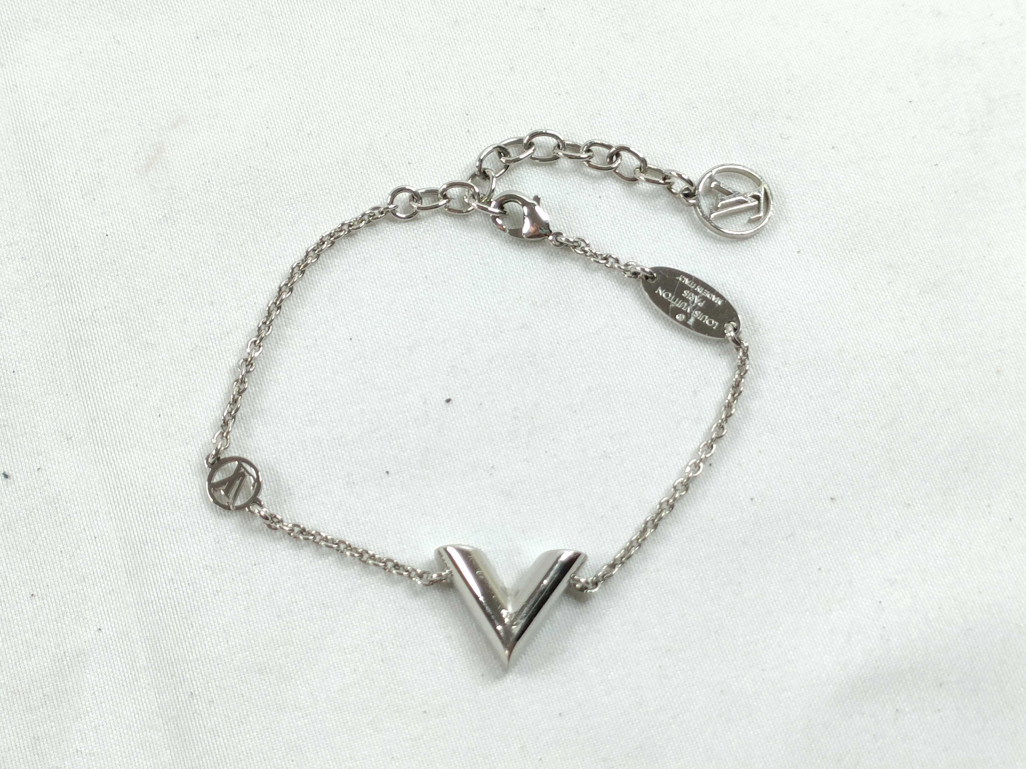 Essential V Bracelet, Silver Tone, M63198 (Bracelet/Bangle)