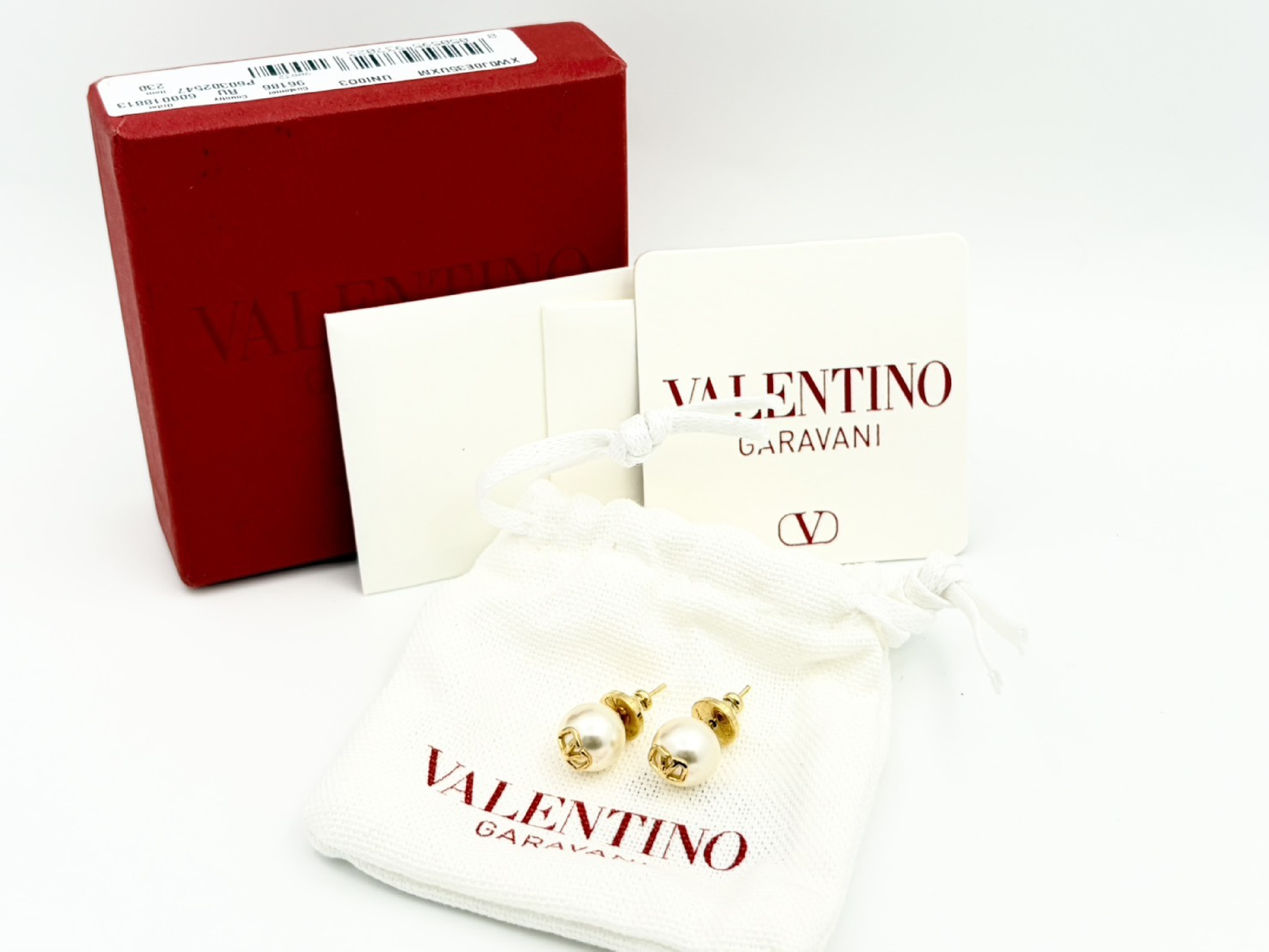 V-logo signature faux pearl earrings — view 4