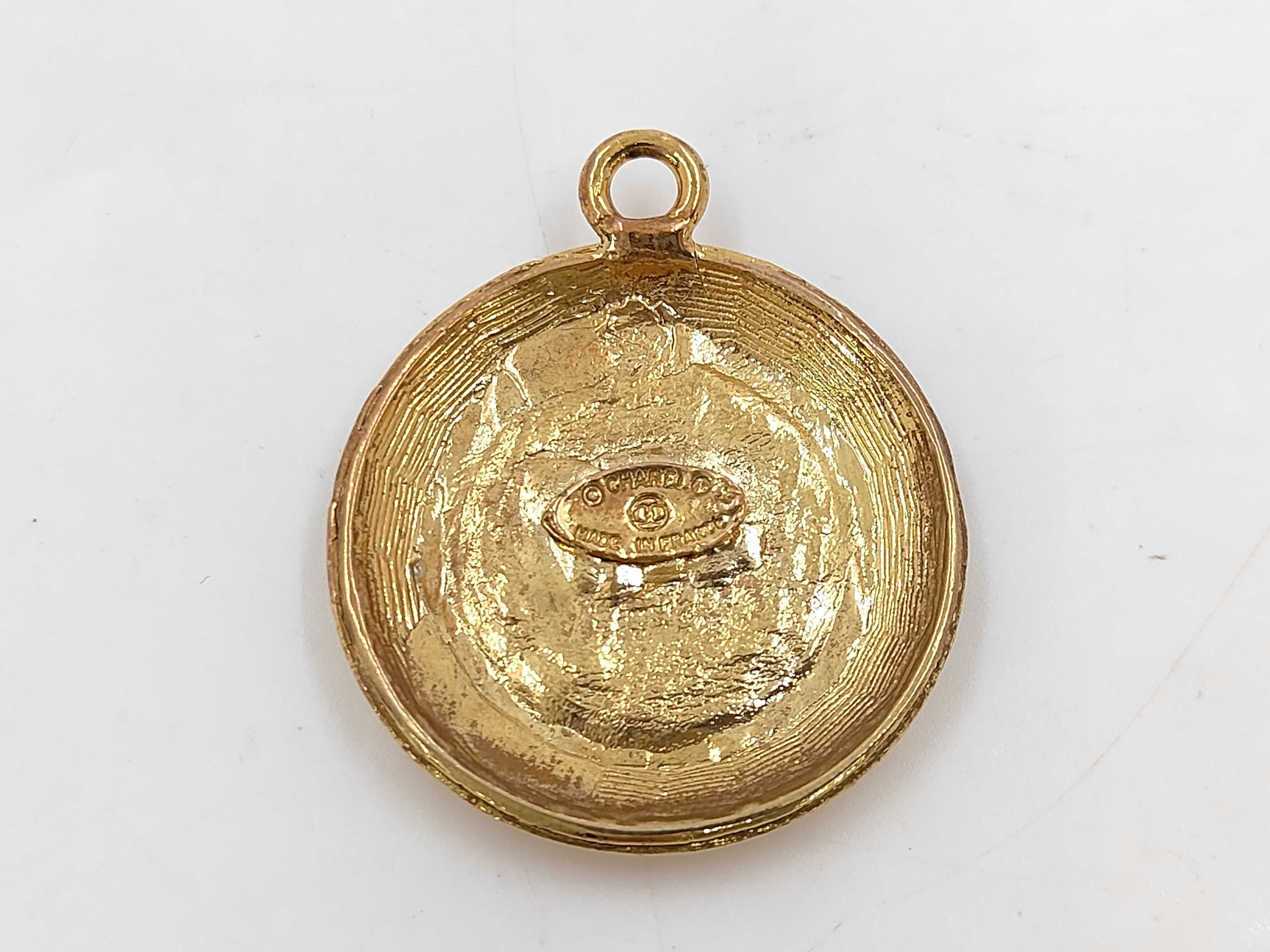 pendant top — view 2