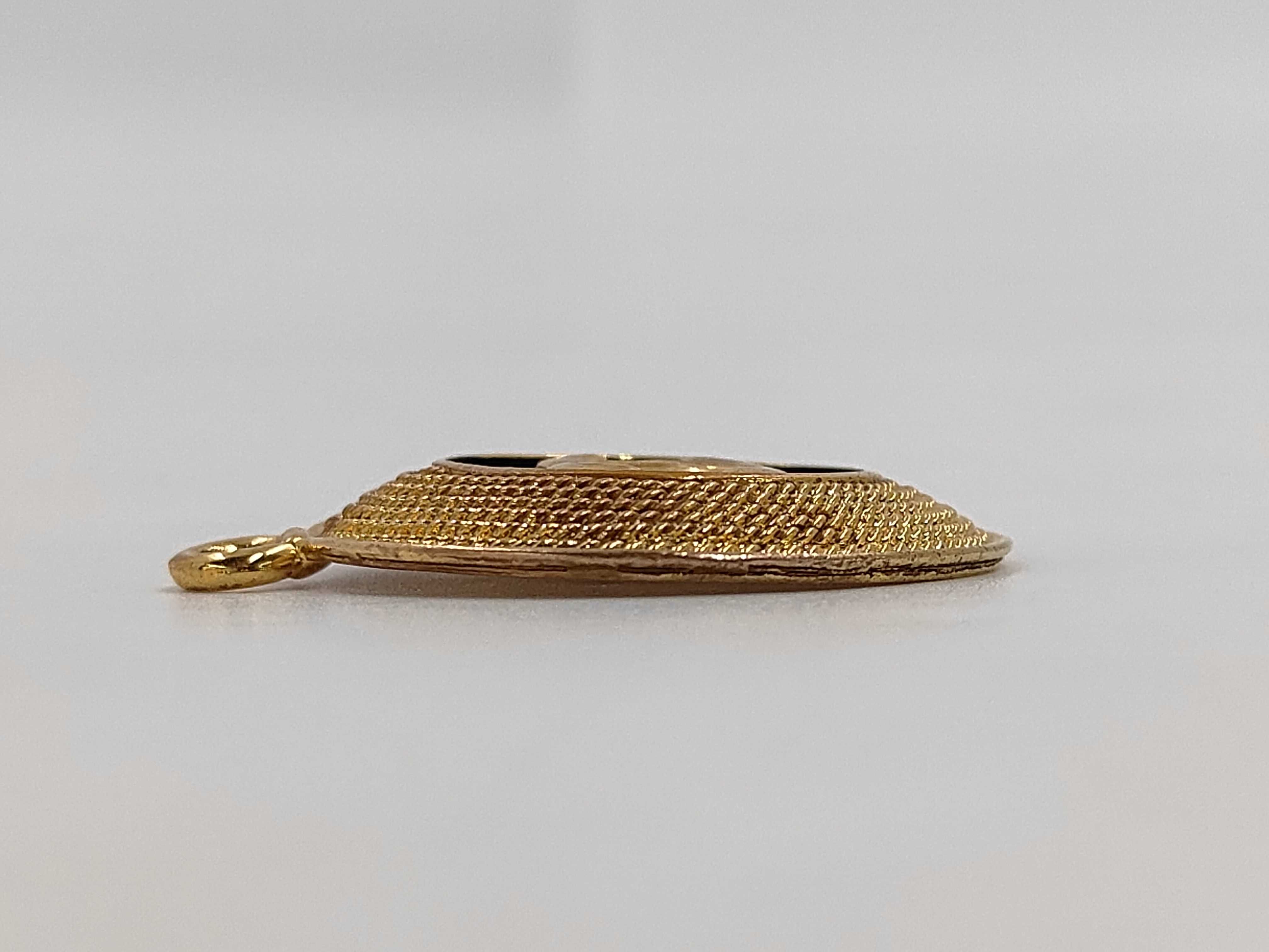 pendant top — view 3