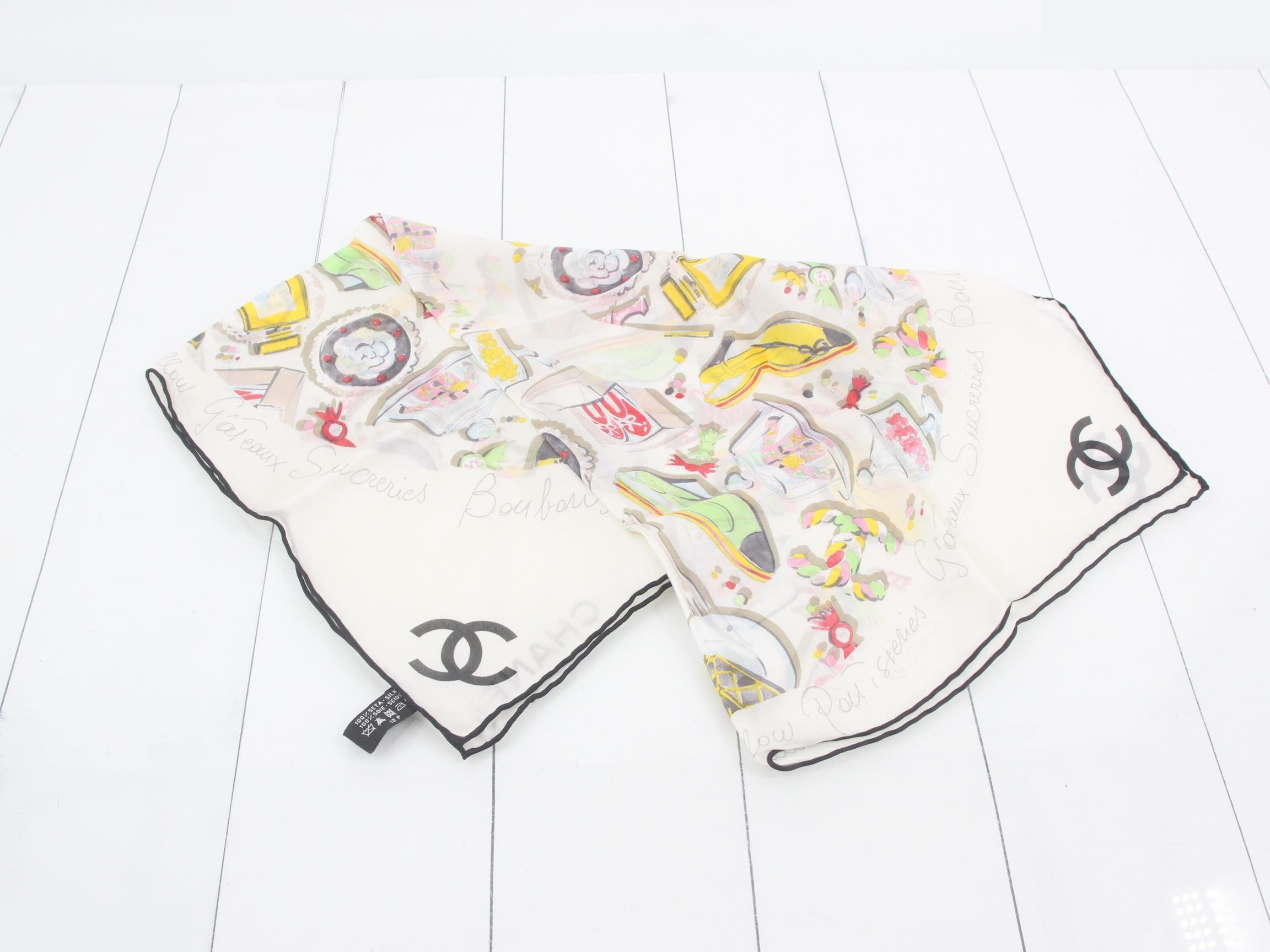 Scarf with tag — view 3