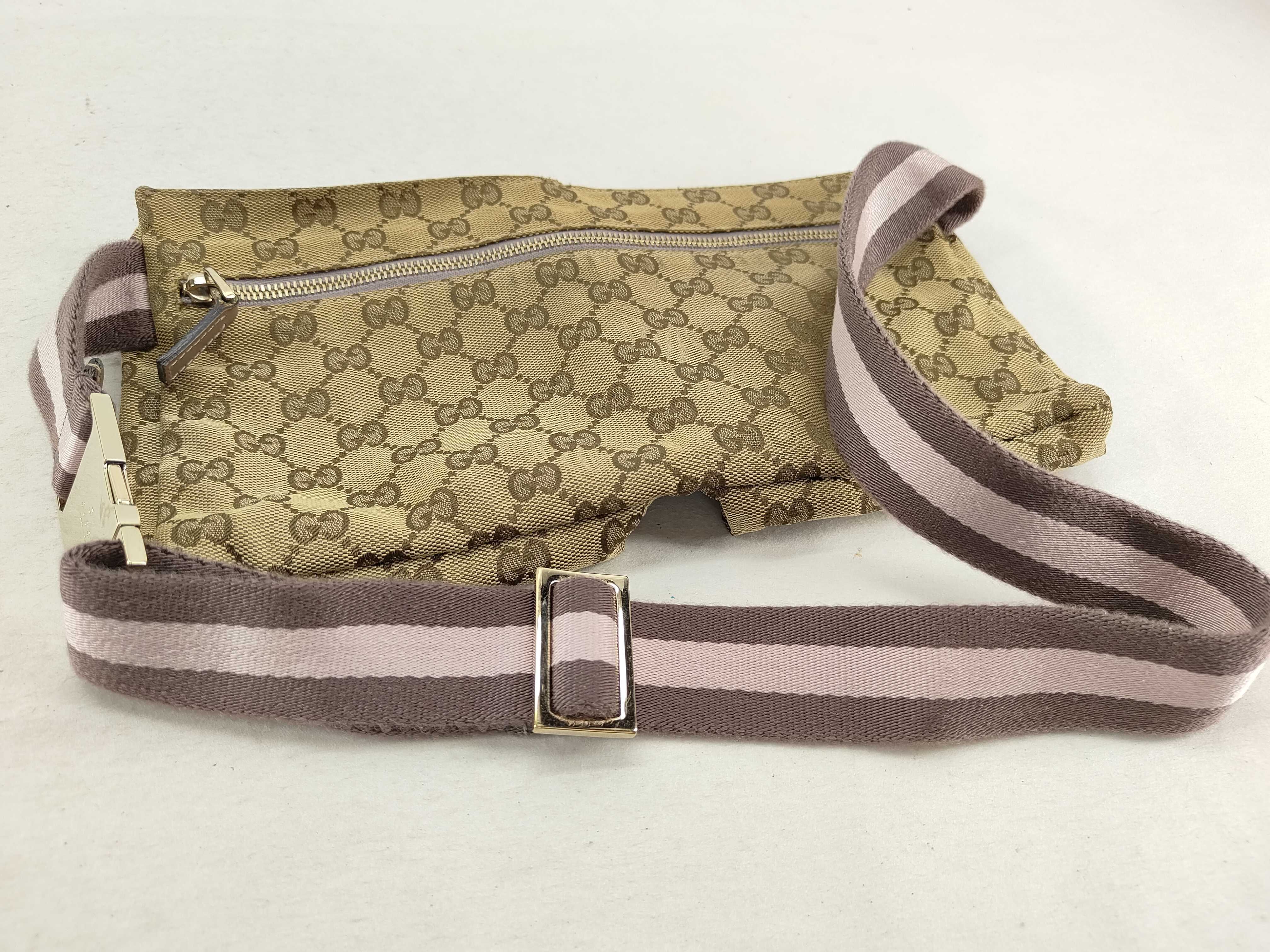 GG Canvas Shoulder Bag — view 3