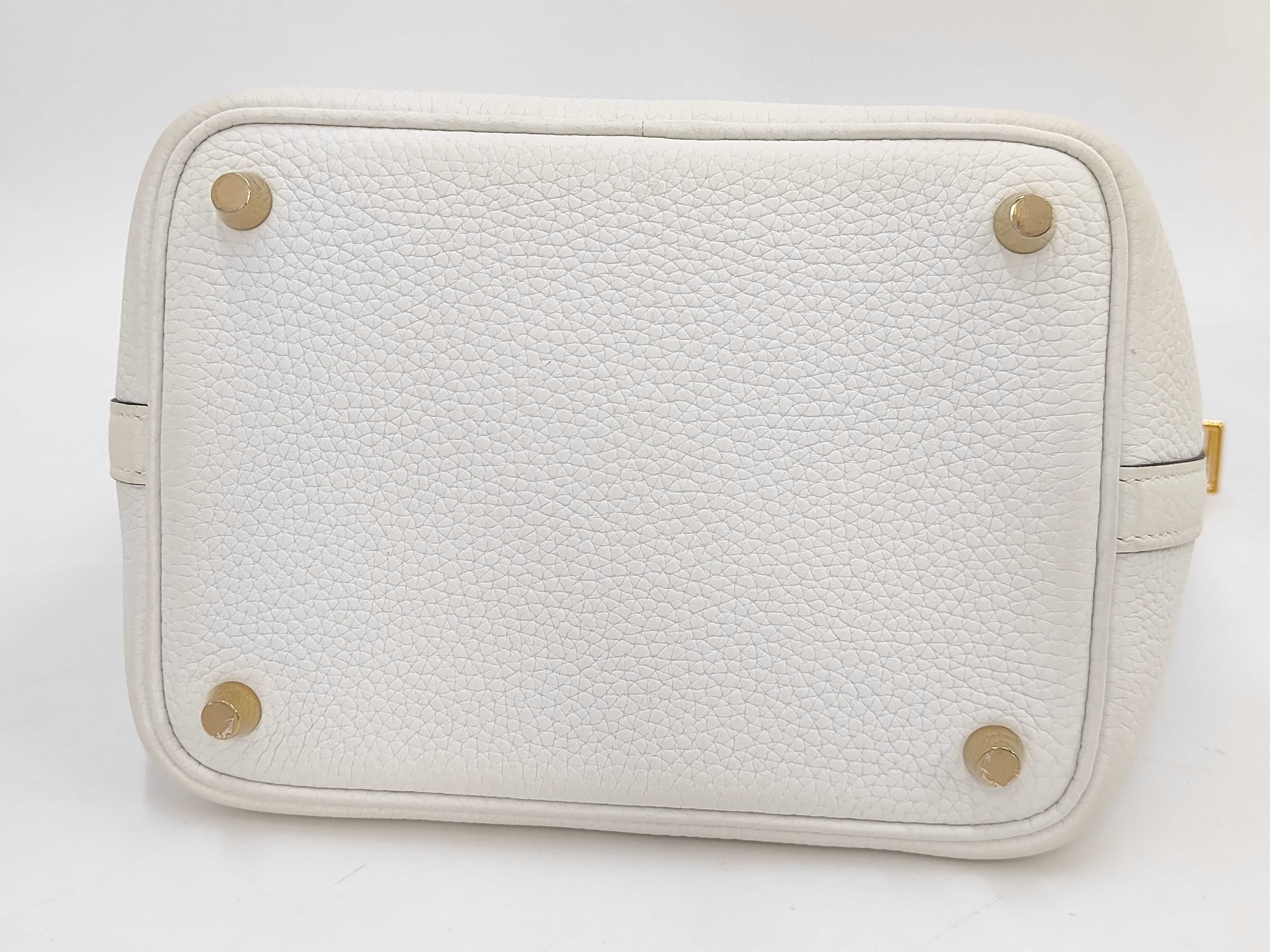 Picotin Lock PM Taurillon Clemence White Handbag (W stamp) — view 3
