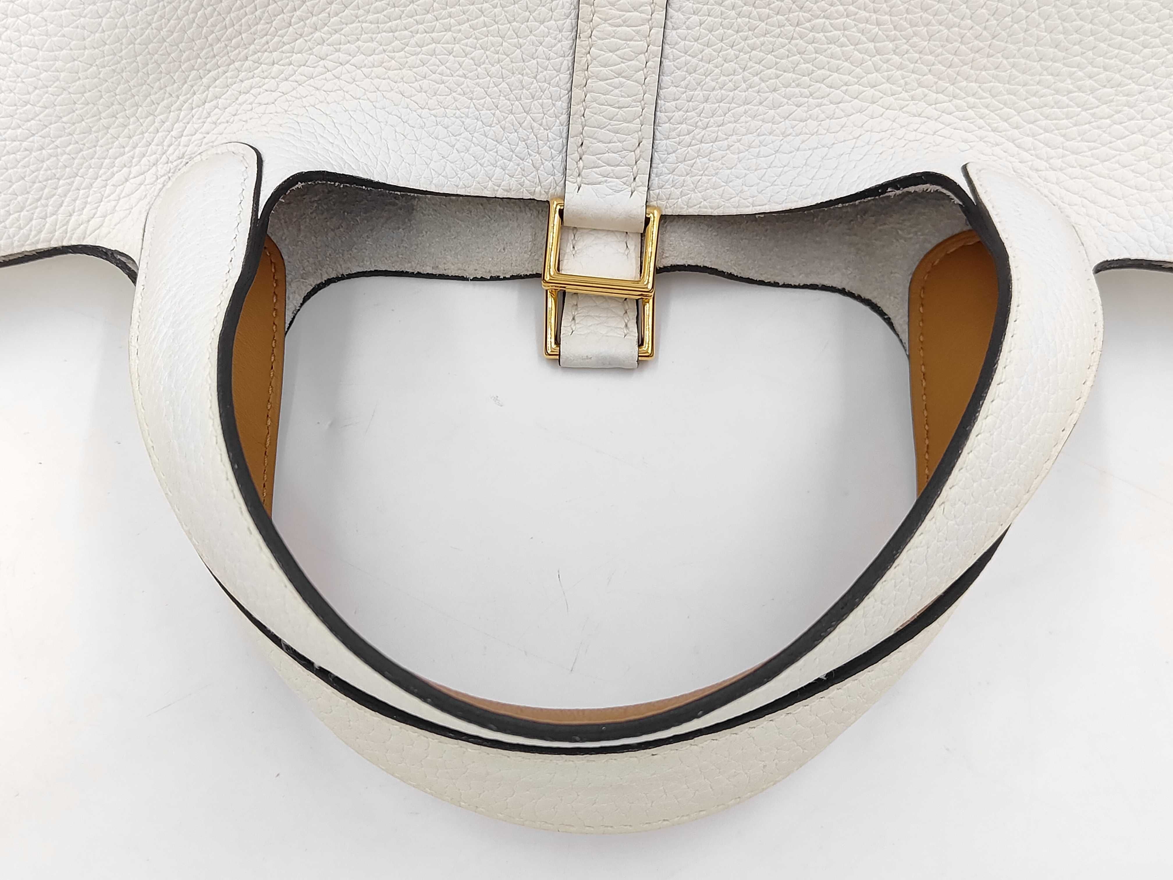 Picotin Lock PM Taurillon Clemence White Handbag (W stamp) — view 5
