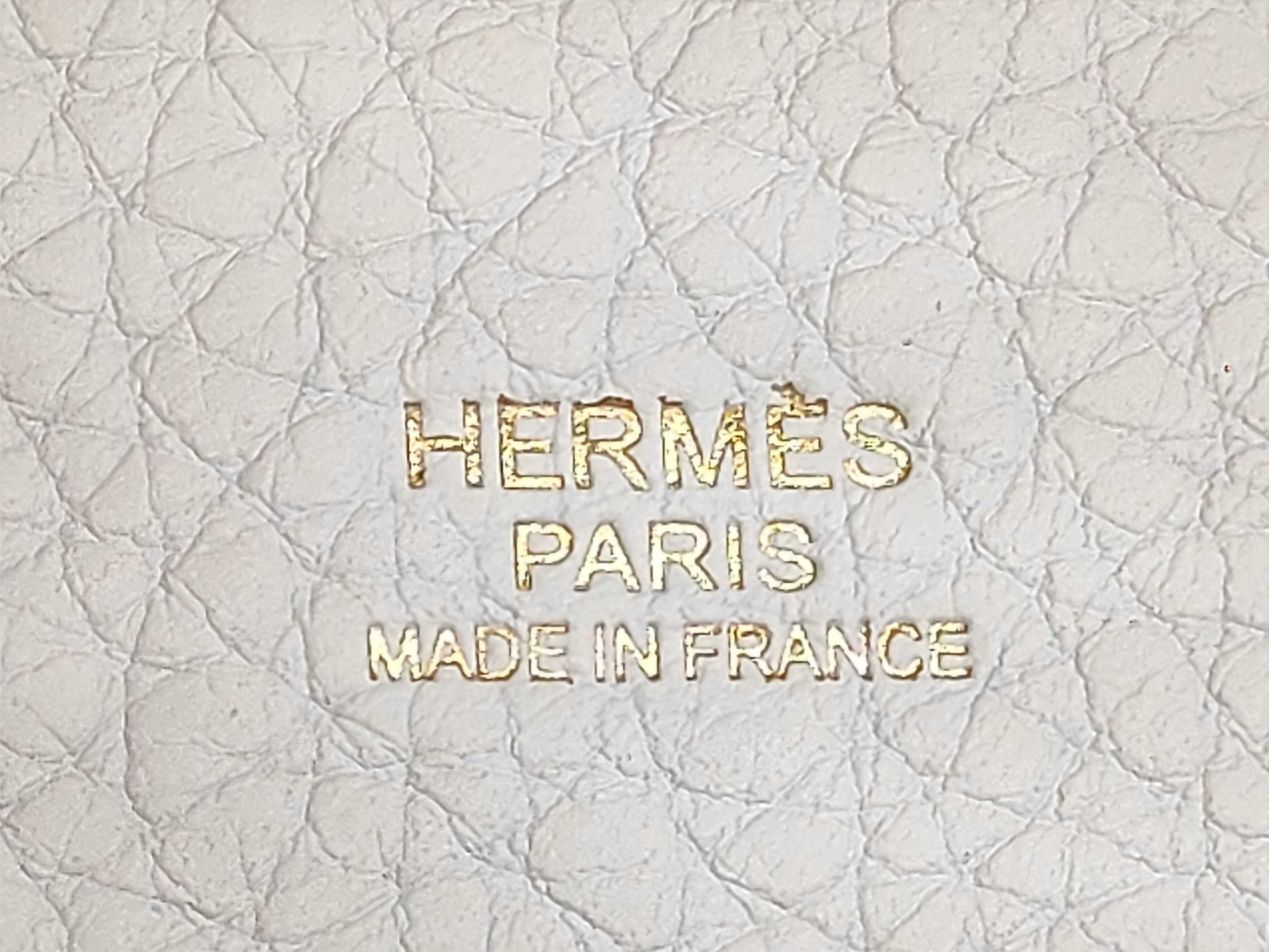 Picotin Lock PM Taurillon Clemence White Handbag (W stamp) — view 9