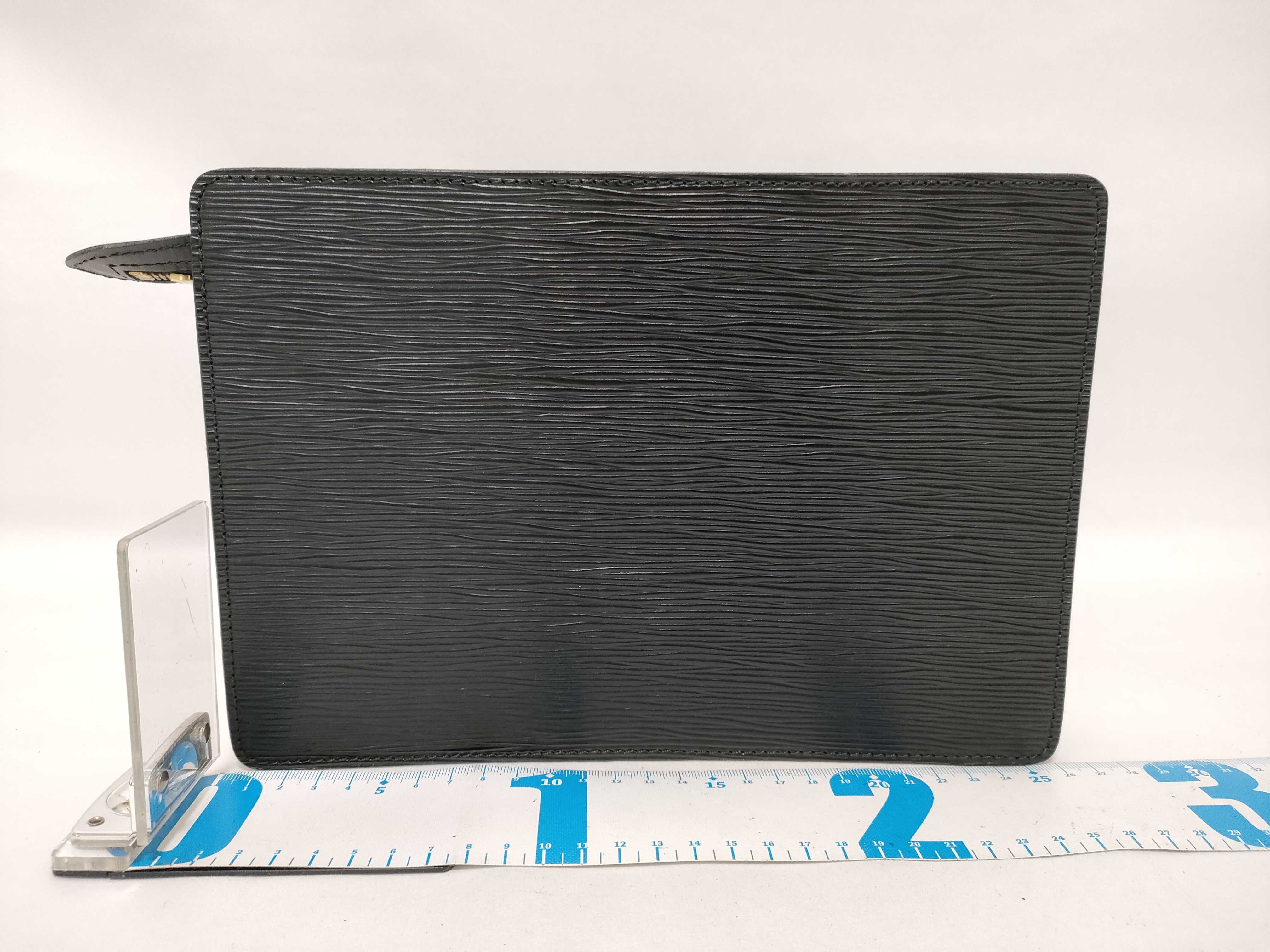 Epi Bag Louis Vuitton Epi Second Bag M52522 Black Second Bag — view 2