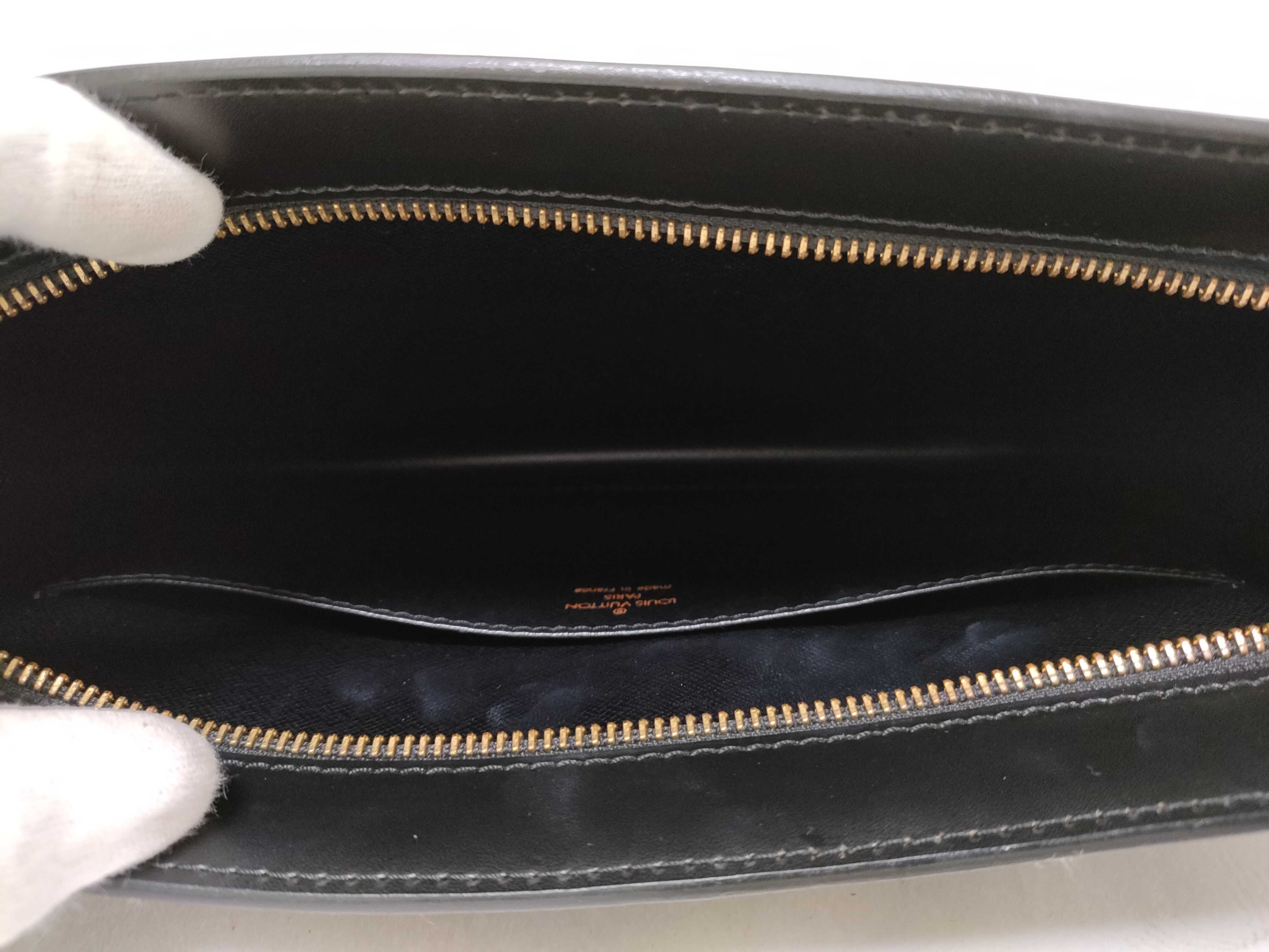Epi Bag Louis Vuitton Epi Second Bag M52522 Black Second Bag — view 7