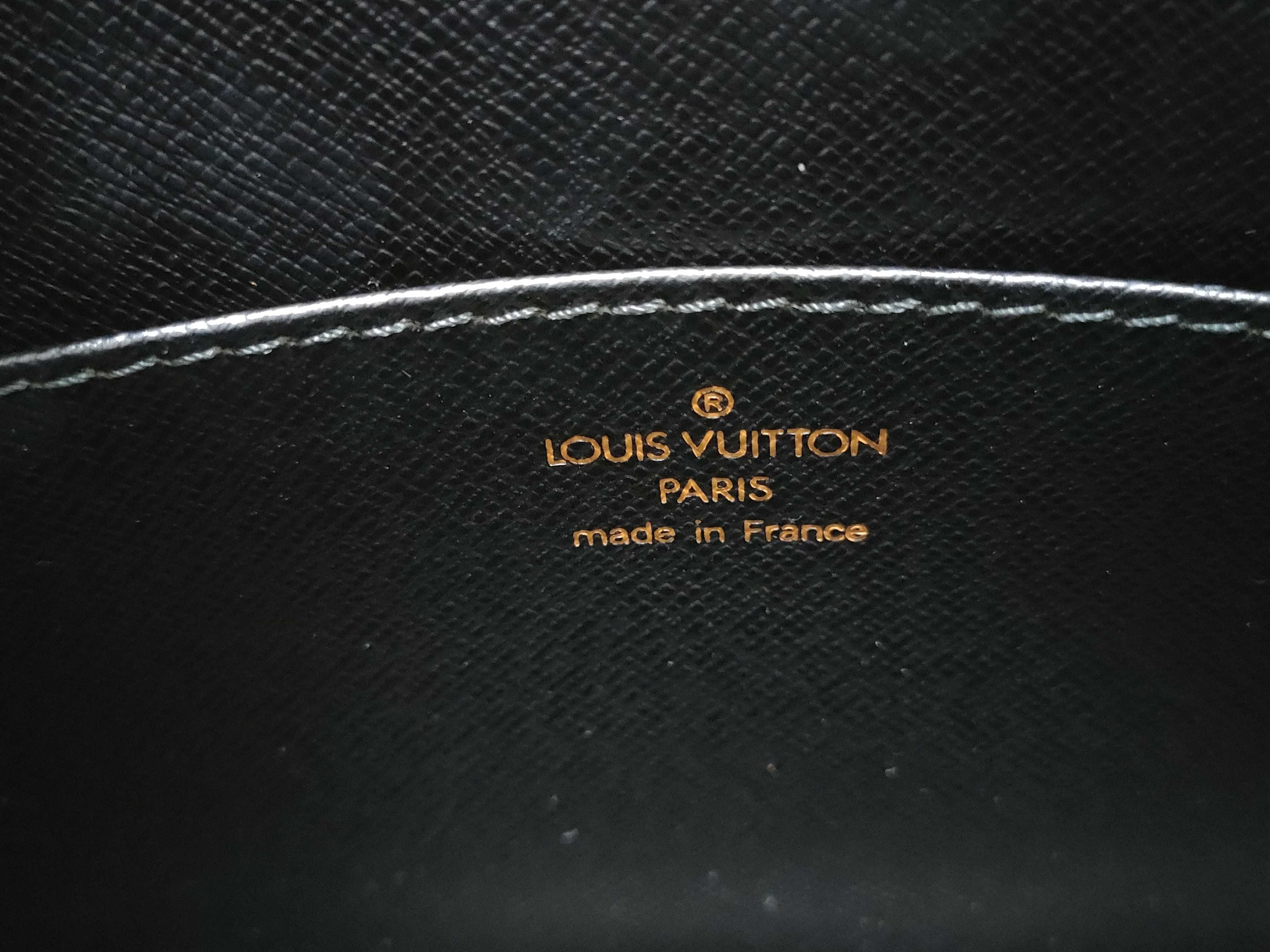 Epi Bag Louis Vuitton Epi Second Bag M52522 Black Second Bag — view 9