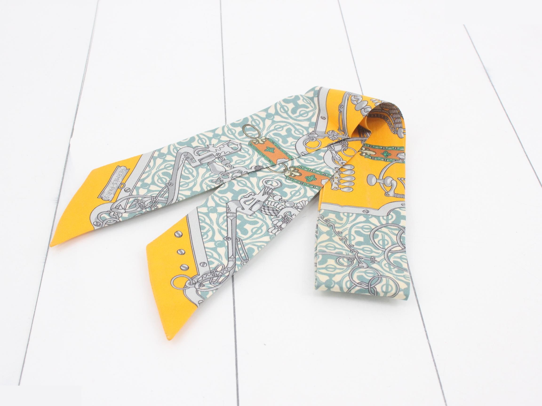 Scarf with tag — view 2
