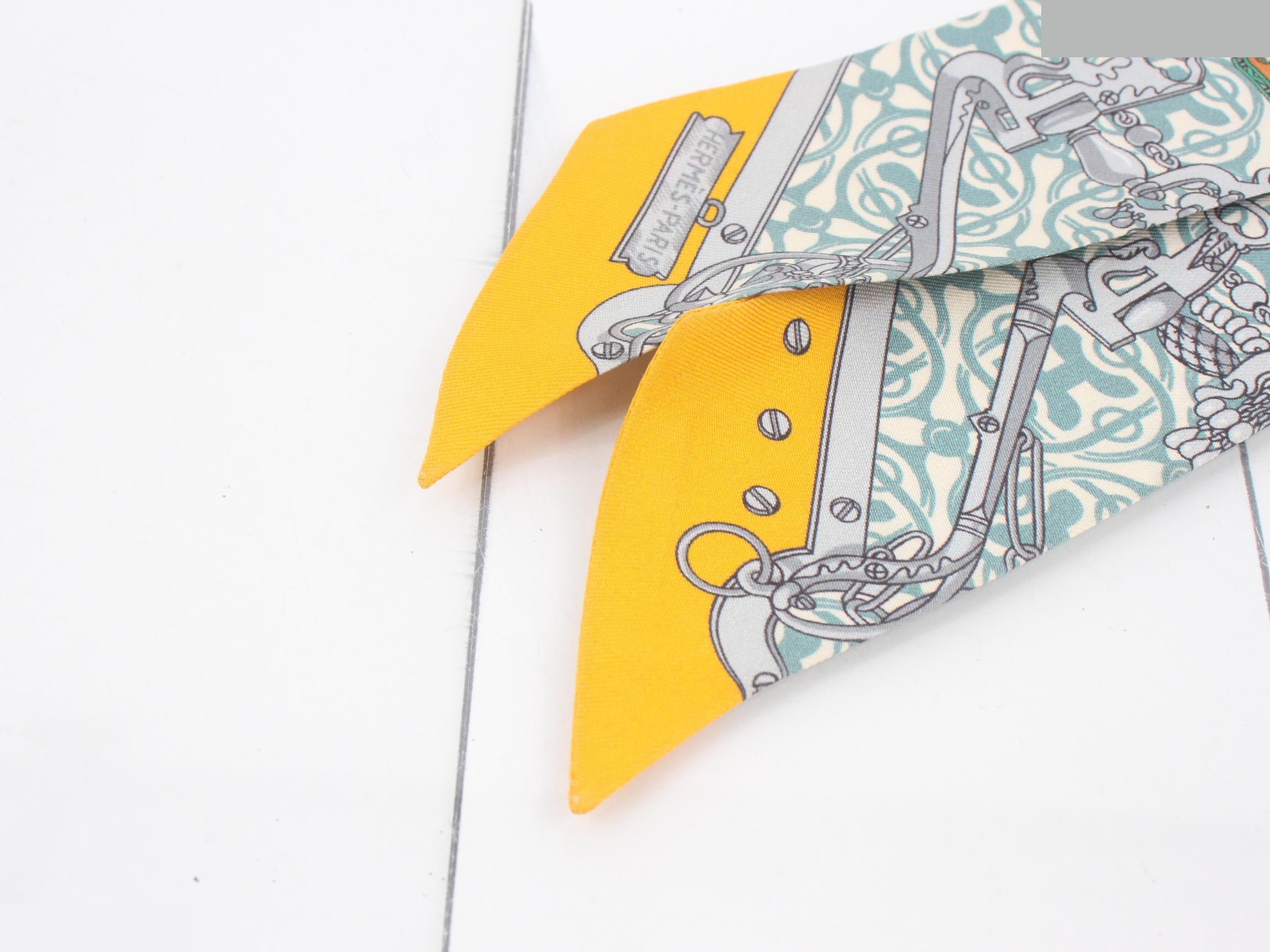 Scarf with tag — view 3
