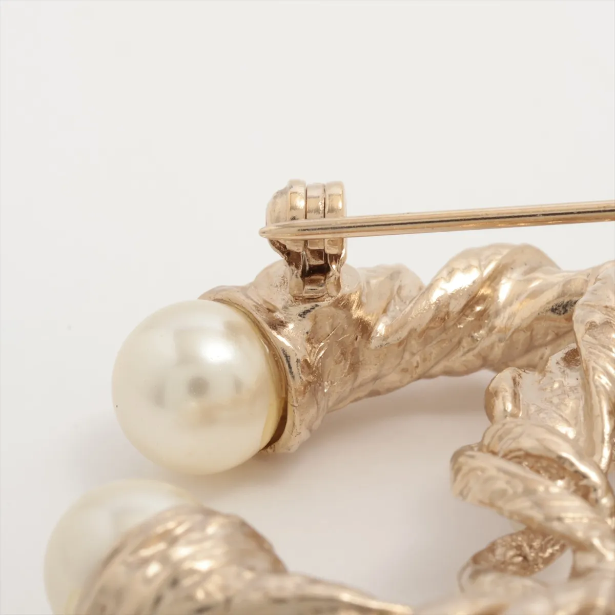 Cocomark A11A Brooch GP x Fake Pearl Champagne Gold — view 3