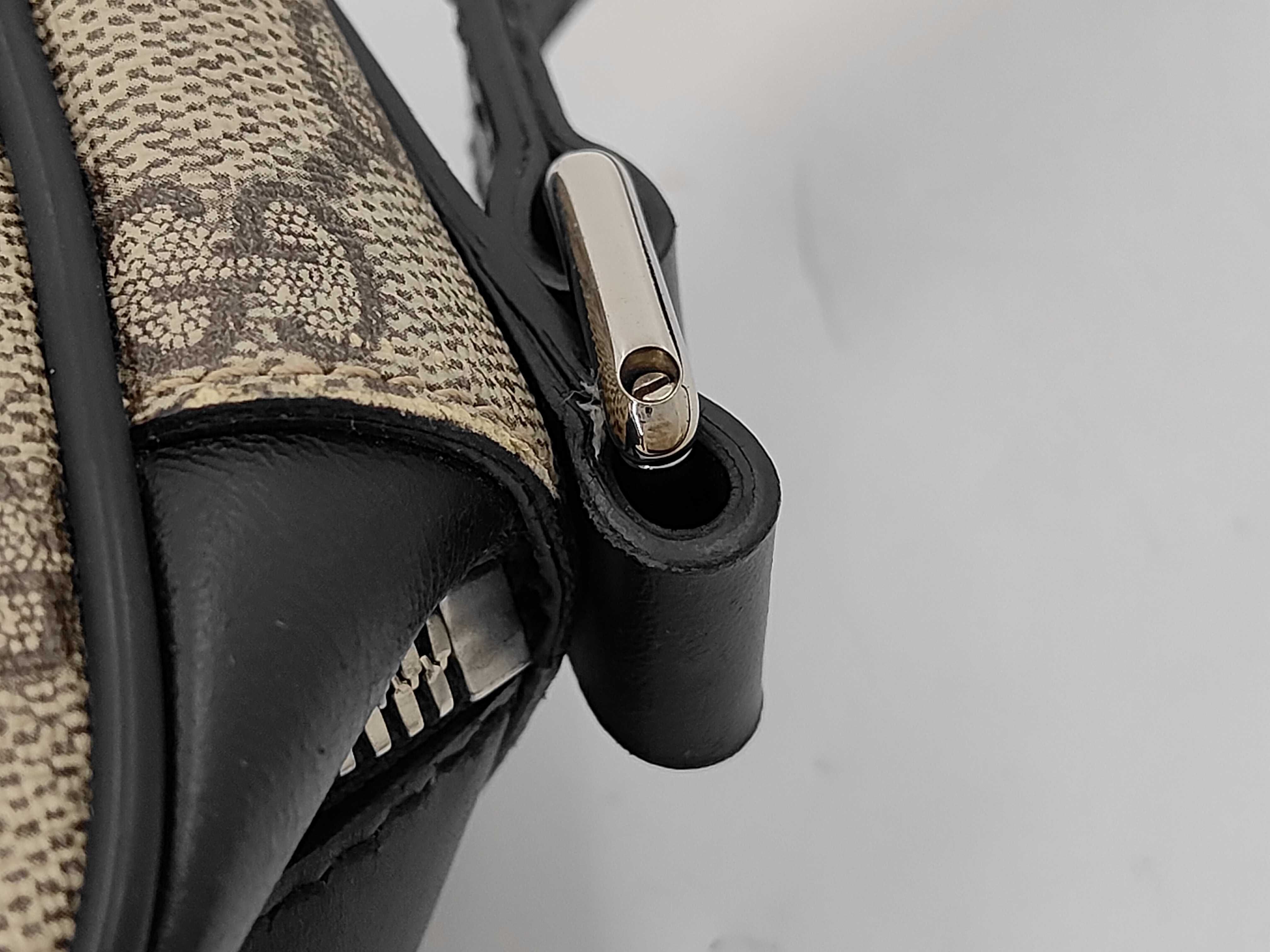 GG Supreme 387507 Camera Shoulder Bag — view 7