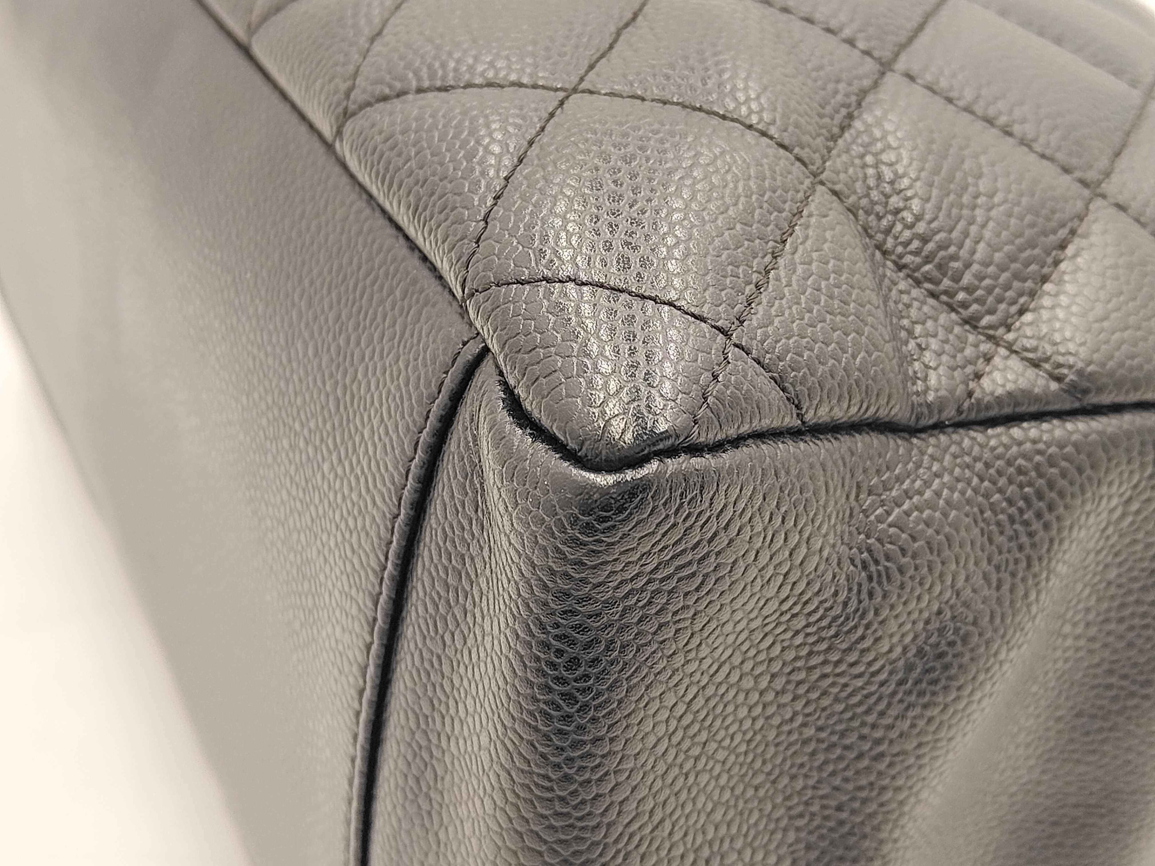 GST Caviar Skin Chain Tote Bag Shoulder Bag — view 8
