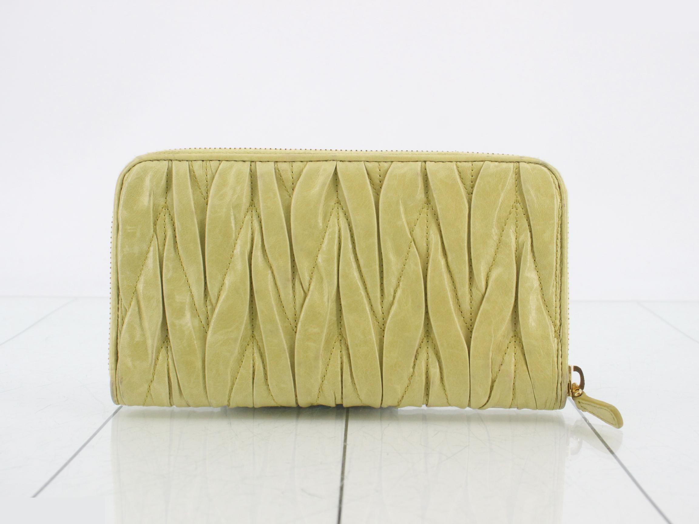 Matelassé (bags) and wallets — view 2