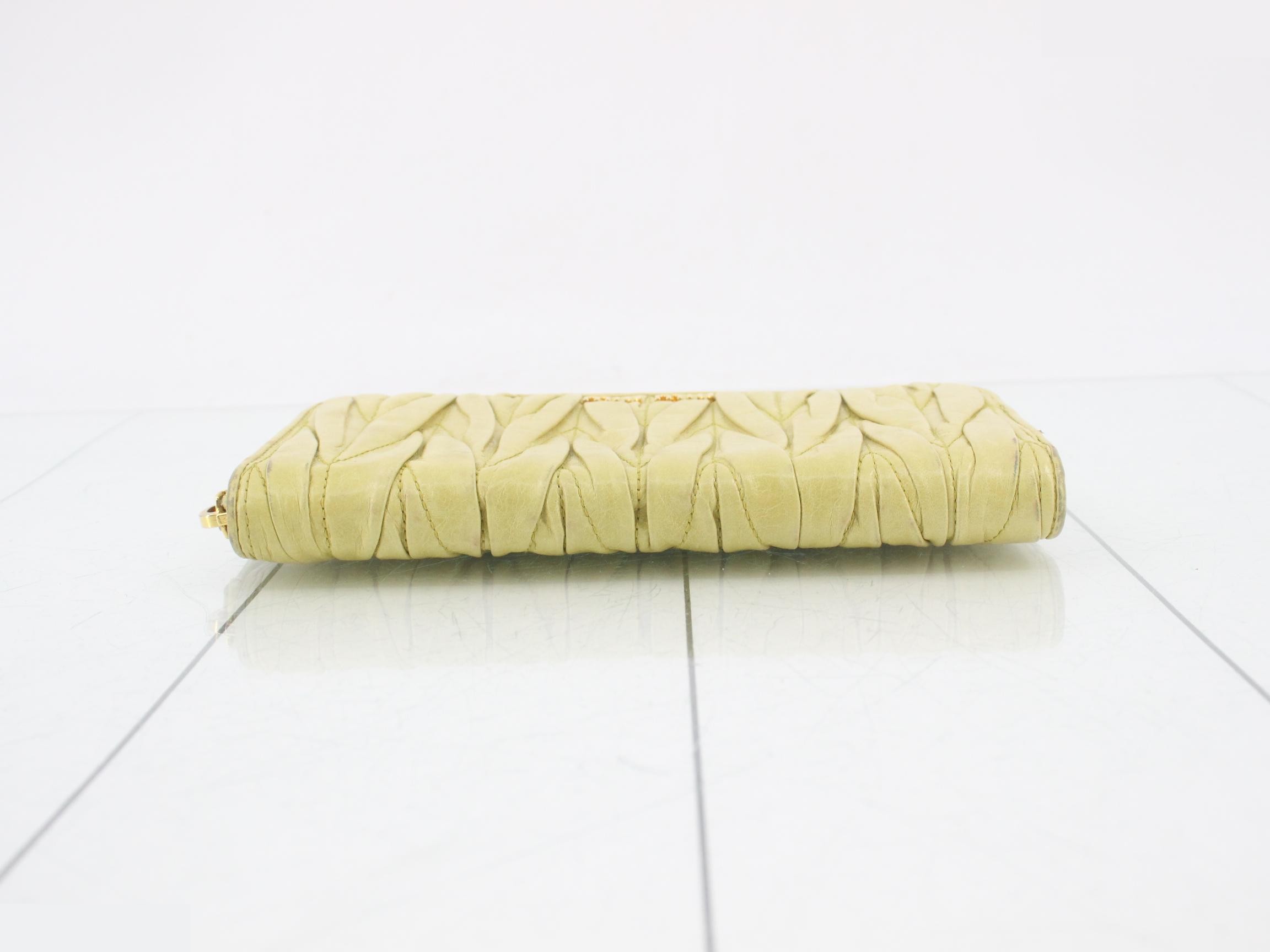 Matelassé (bags) and wallets — view 3