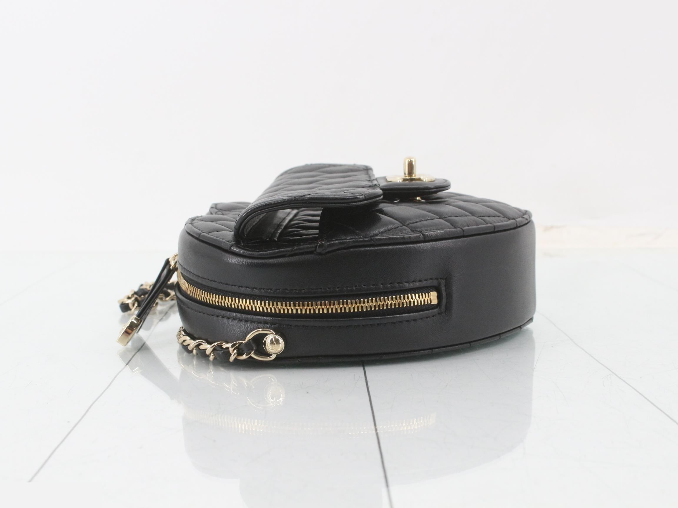 Matelassé Heart Lambskin Coco Mark Chain Shoulder Bag — view 4