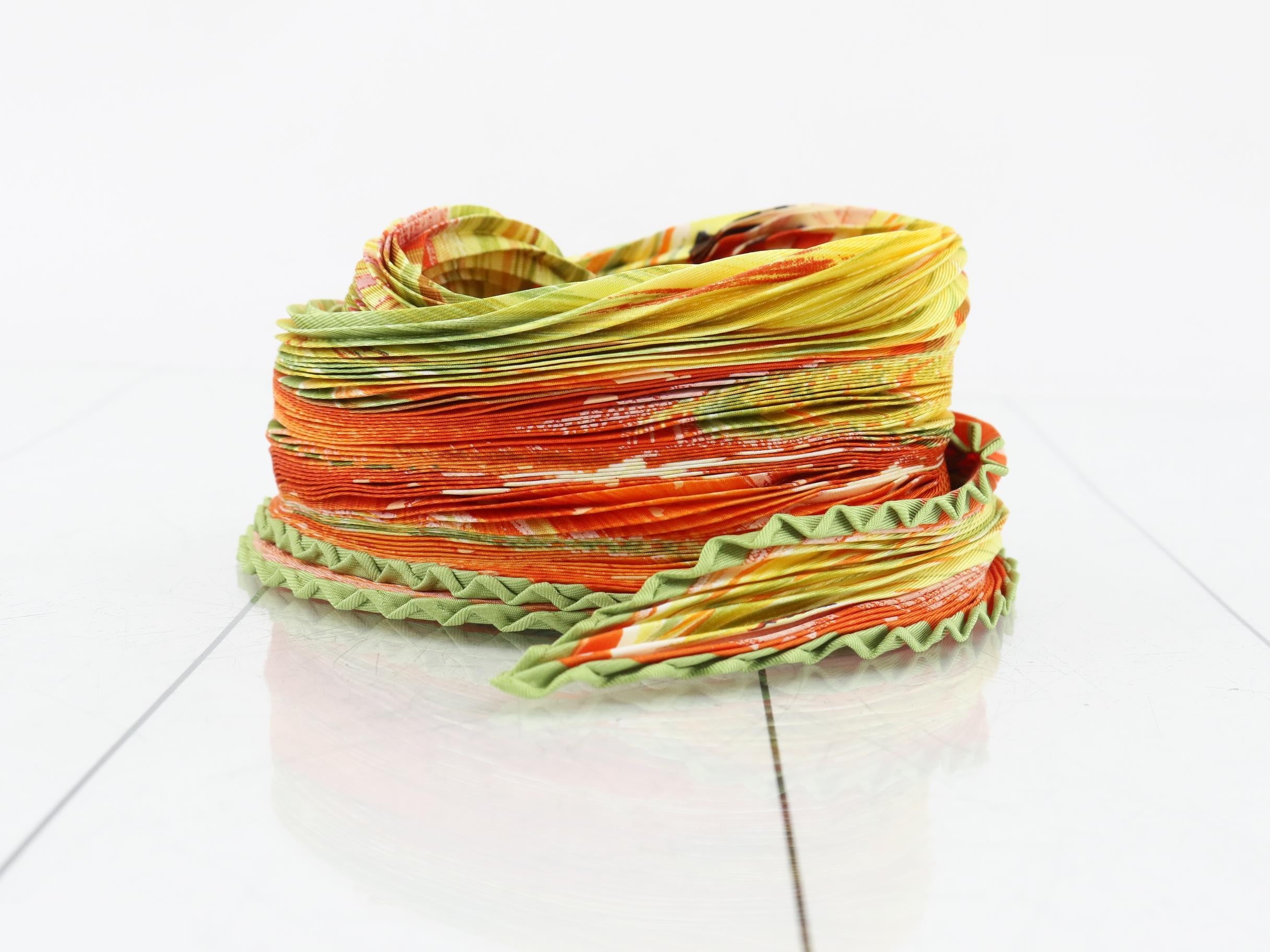Pleated scarf in box — view 2