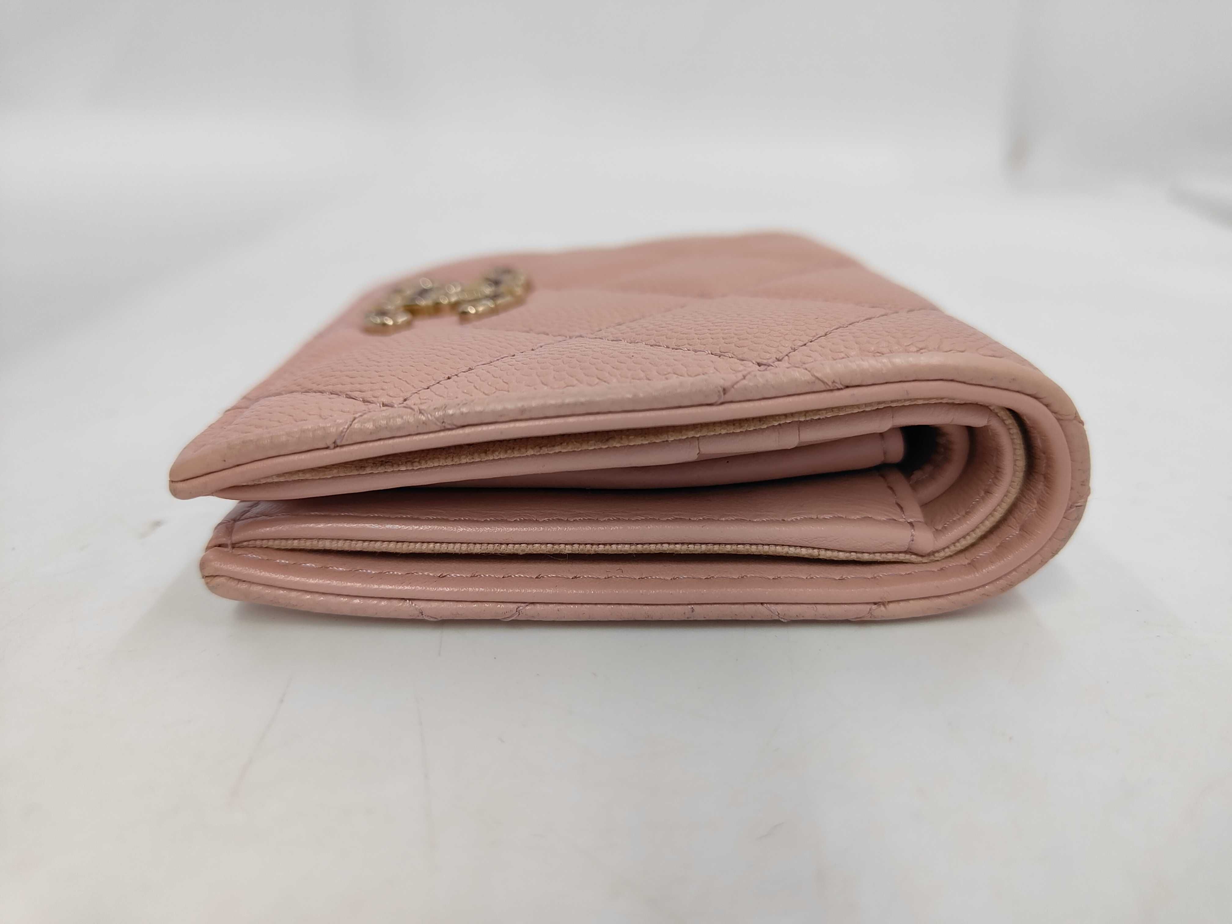 Matelassé Caviar Skin Bi-fold Wallet, Pink — view 4