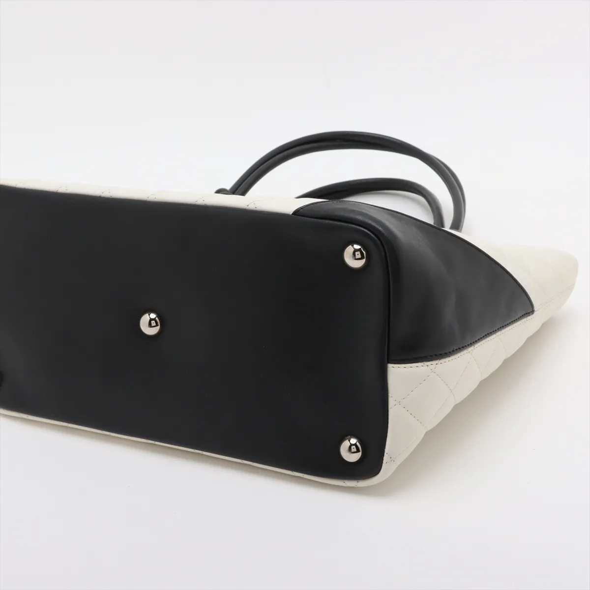 Cambon Line Lambskin Tote Bag White x Black Silver Hardware — view 3