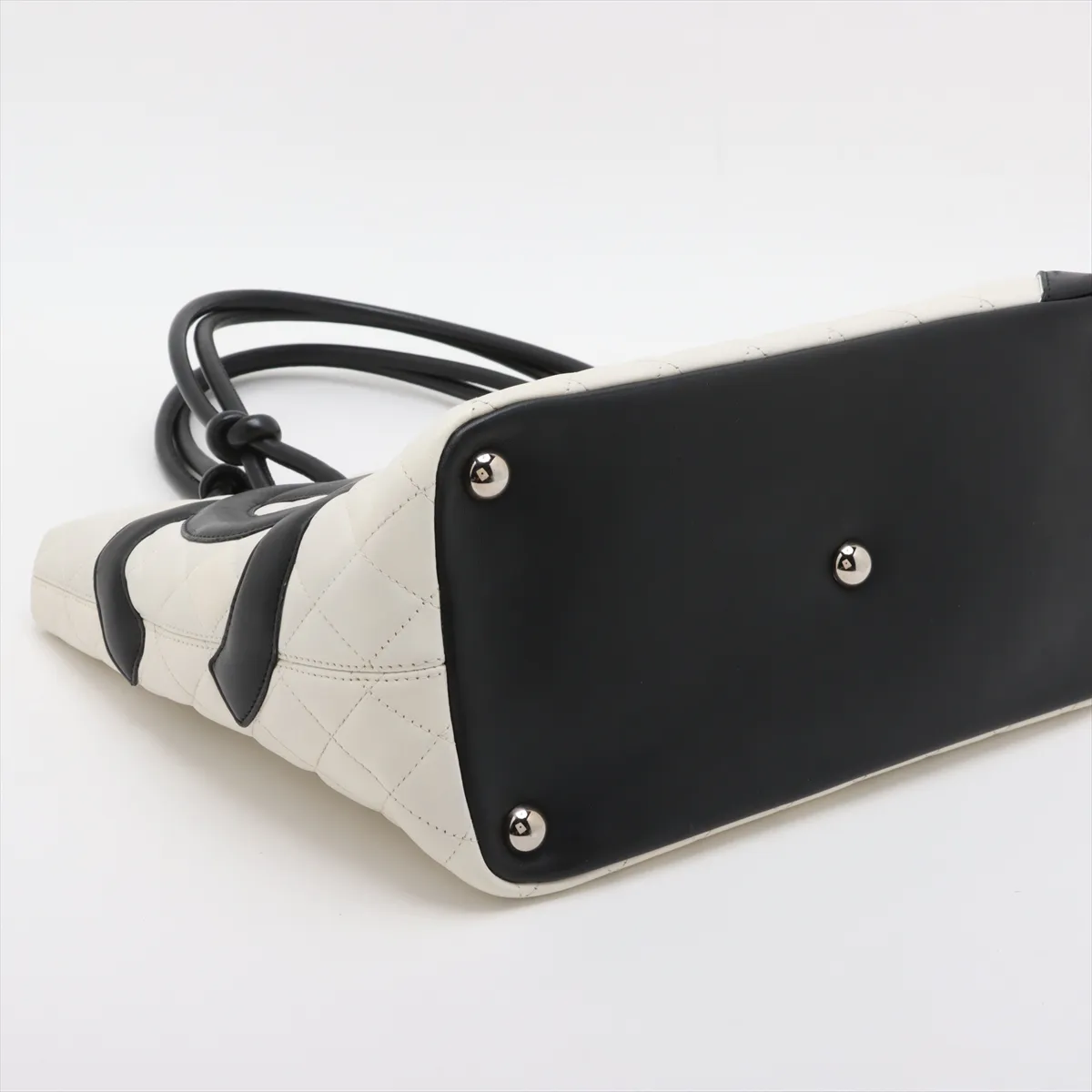 Cambon Line Lambskin Tote Bag White x Black Silver Hardware — view 4