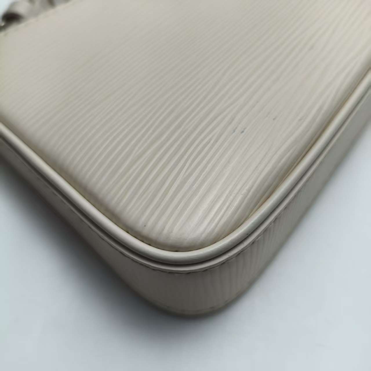 【*Shipped from: China*】LOUIS VUITTON Easy Pouch Leather Shoulder Bag — view 3