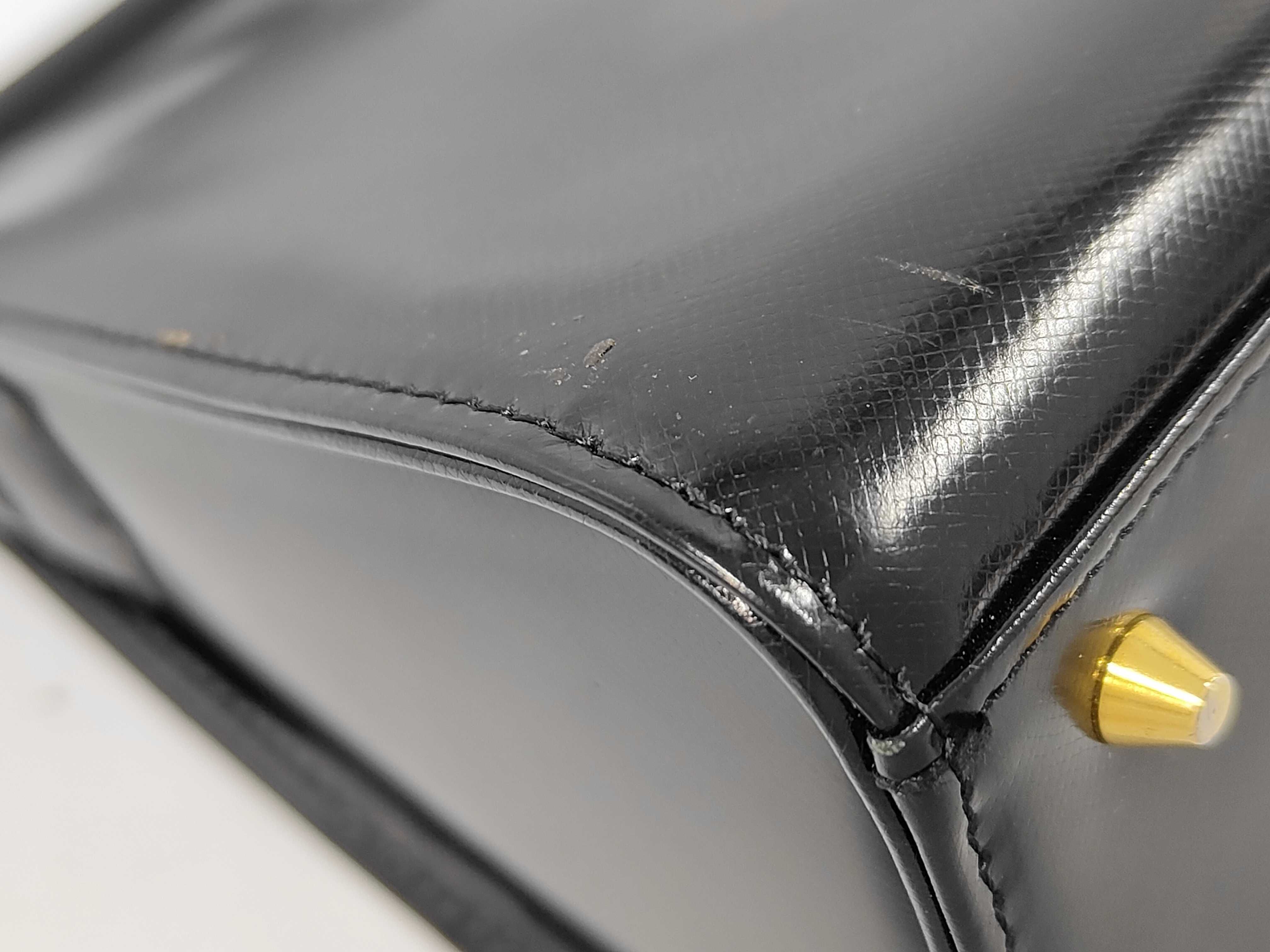 logo plate handbag, leather, black shoulder bag — view 4