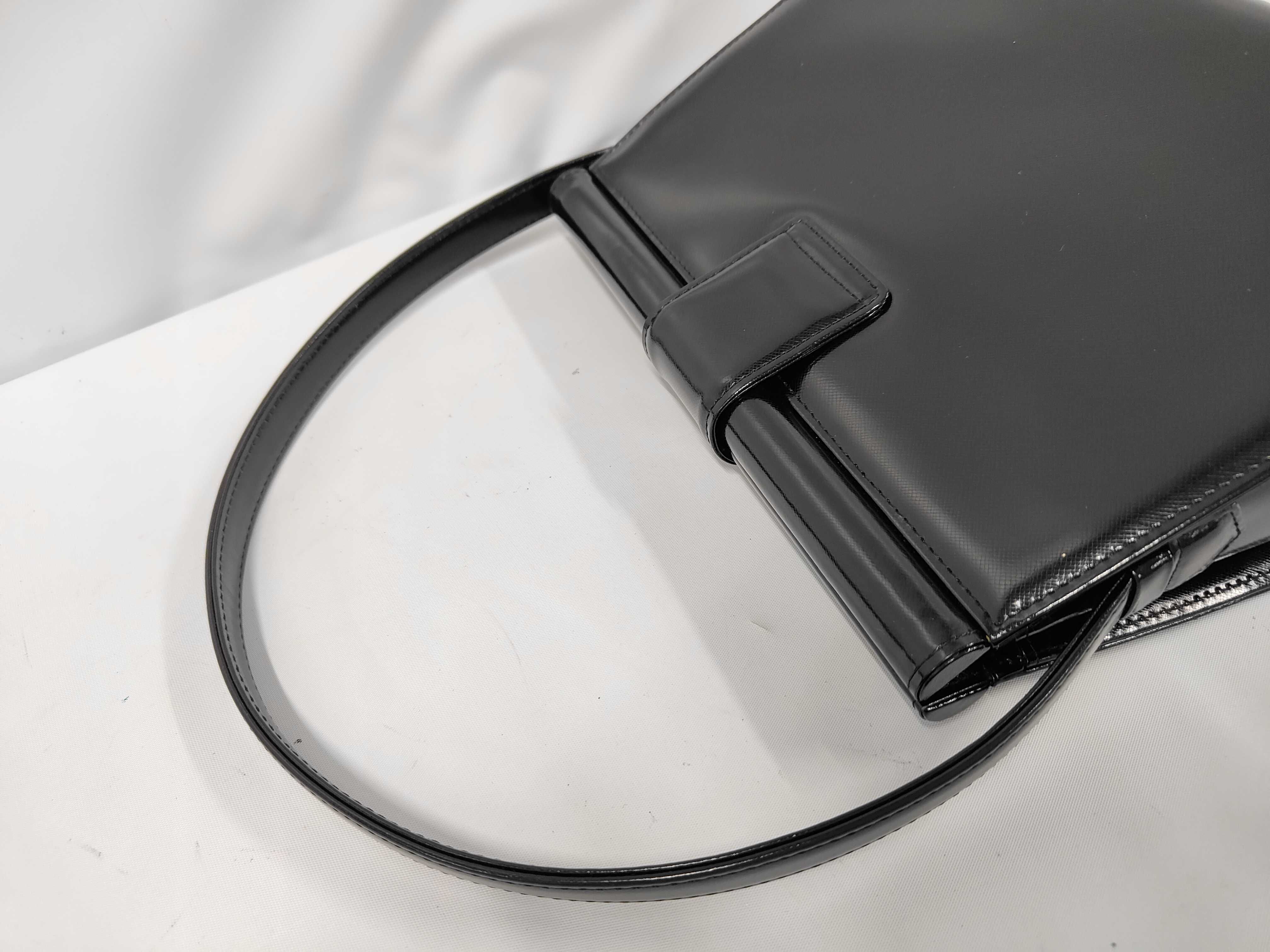 logo plate handbag, leather, black shoulder bag — view 5