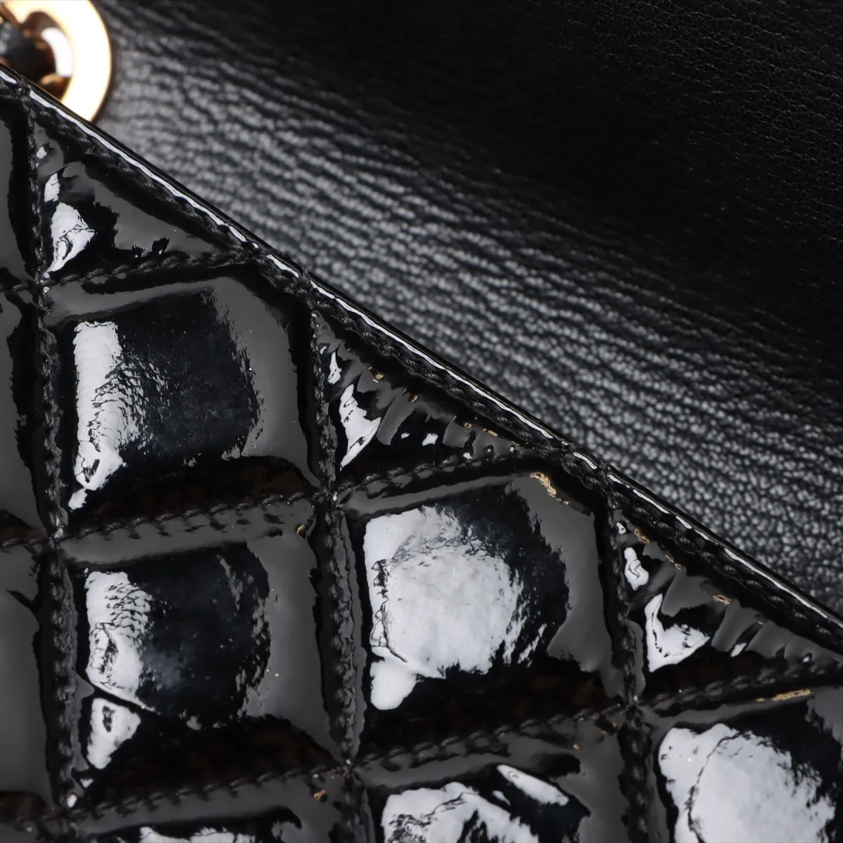 Matelasse patent leather x leather single flap double chain bag black gold hardware 21319232 21s — view 12