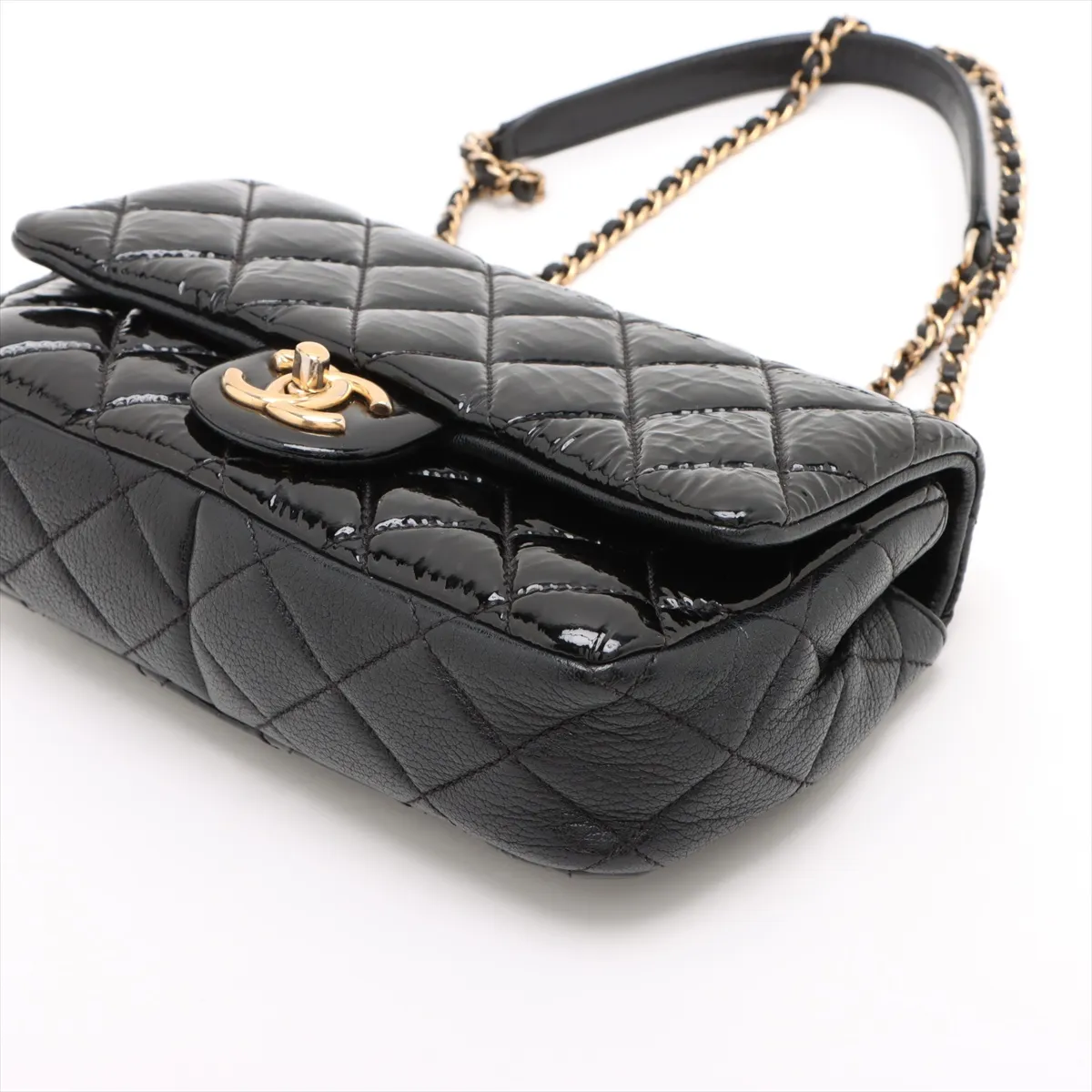 Matelasse patent leather x leather single flap double chain bag black gold hardware 21319232 21s — view 3