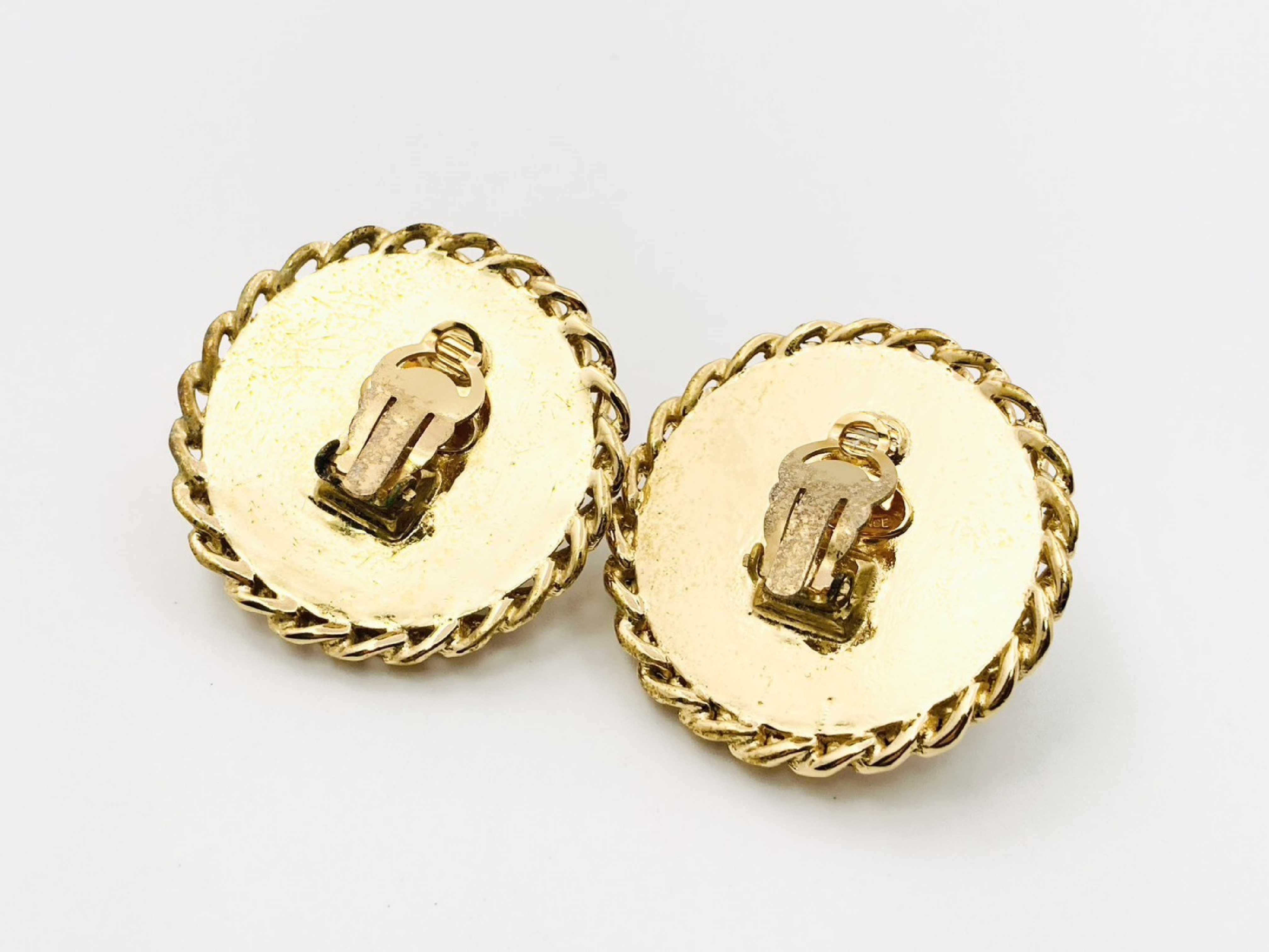 Faux Pearl x Shell Side Chain Round Earrings (25, Gold, Large) — view 2