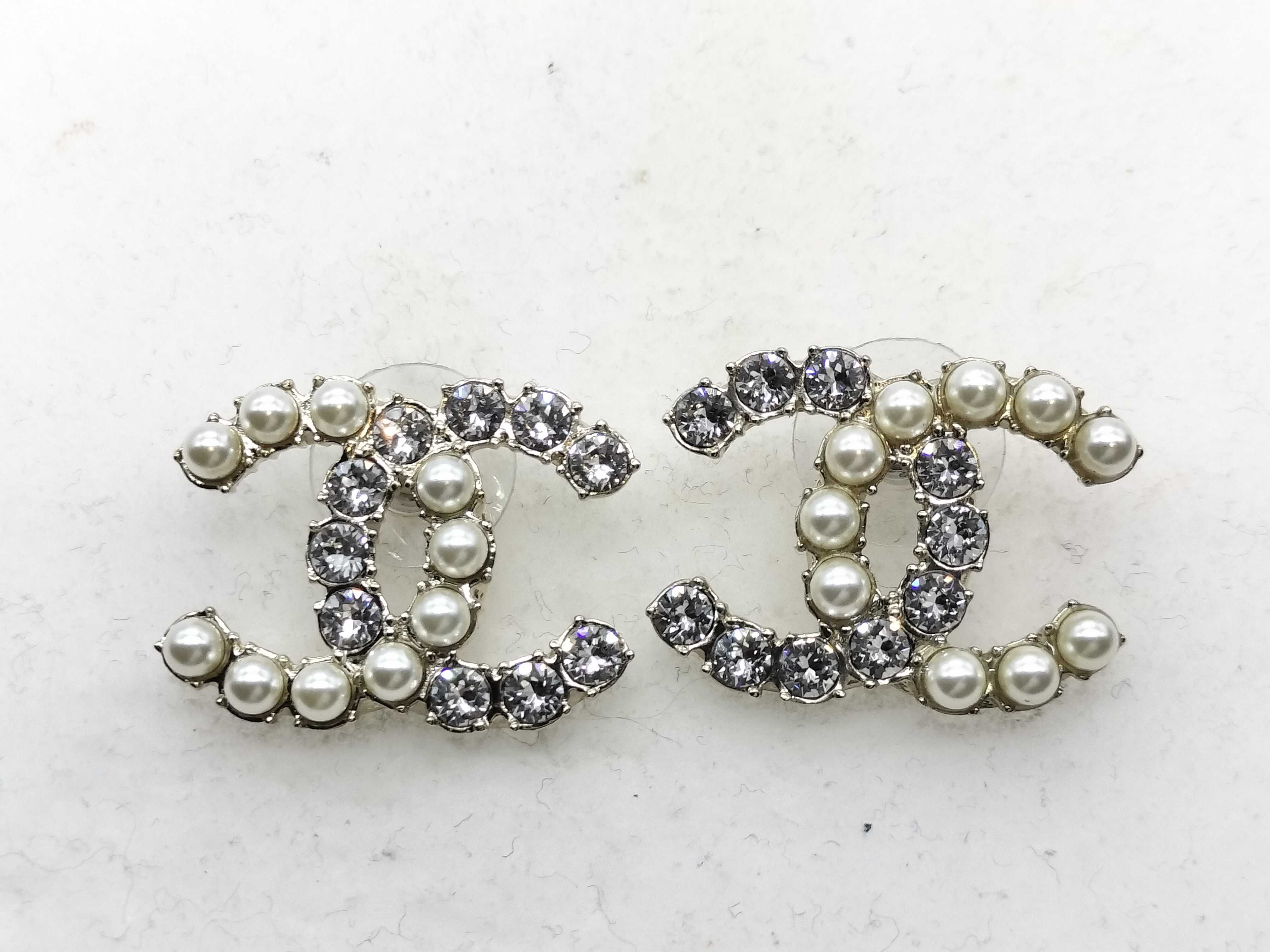 B20B Rhinestone and Faux Pearl Earring Set