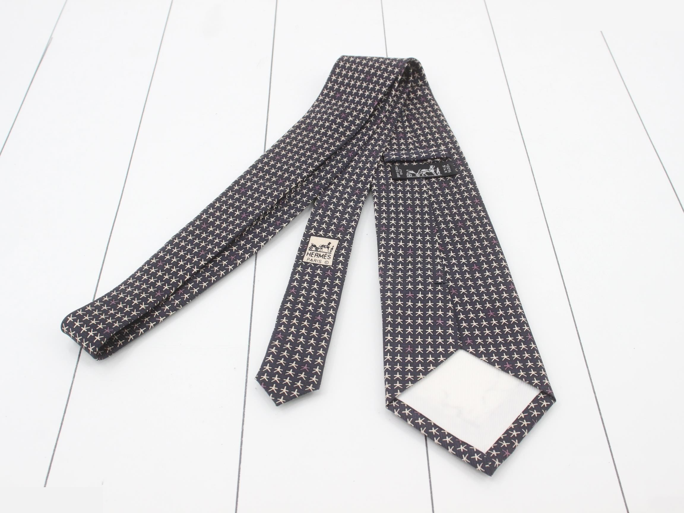 tie — view 2