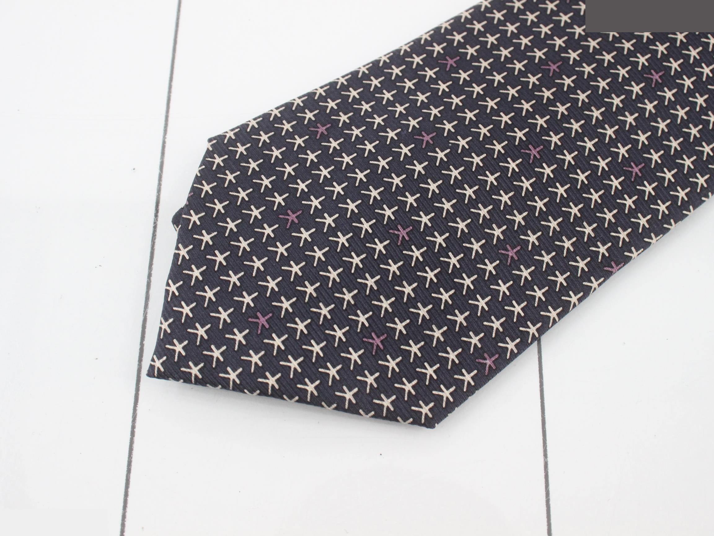 tie — view 3