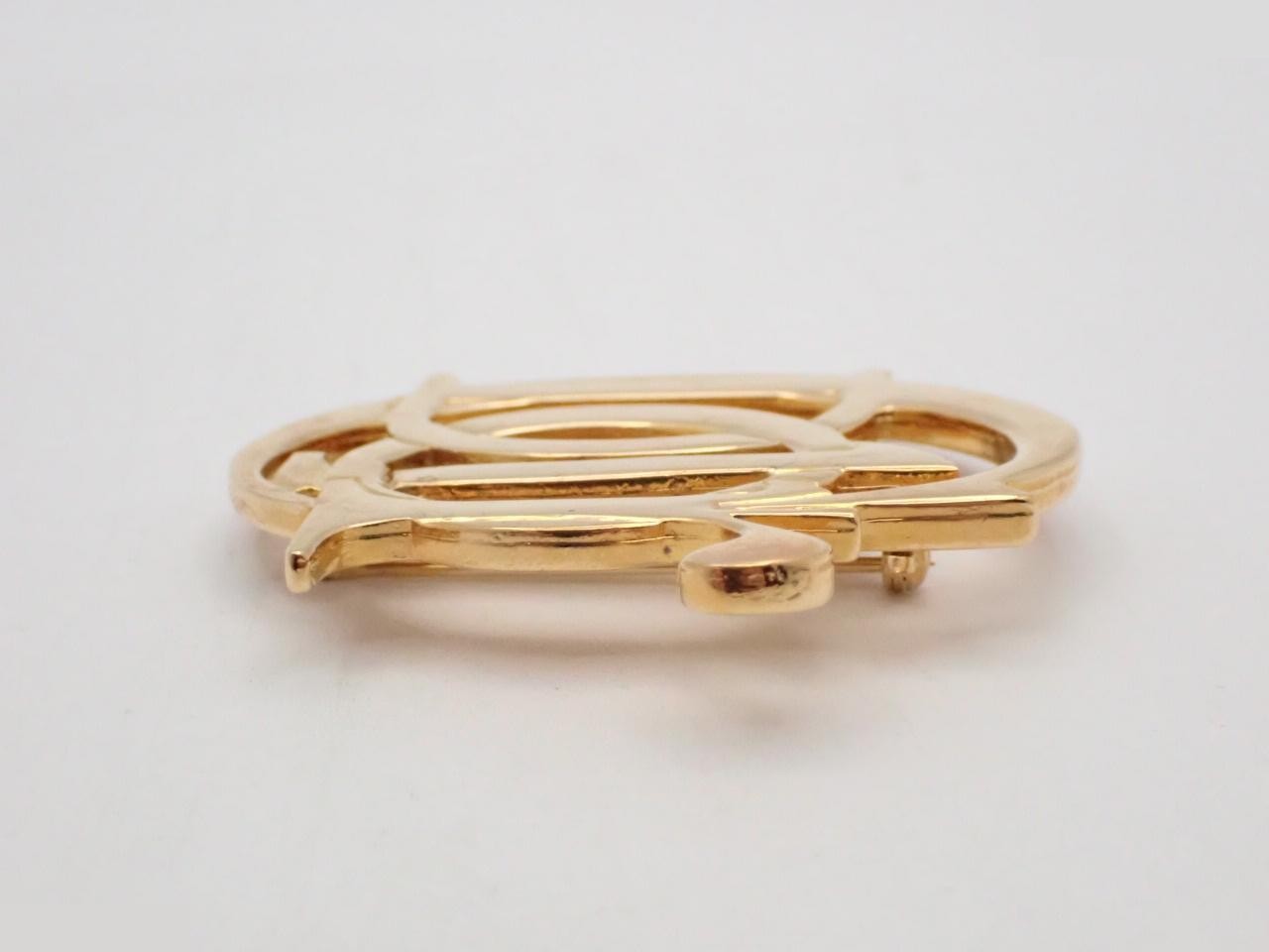 Gold brooch — view 3
