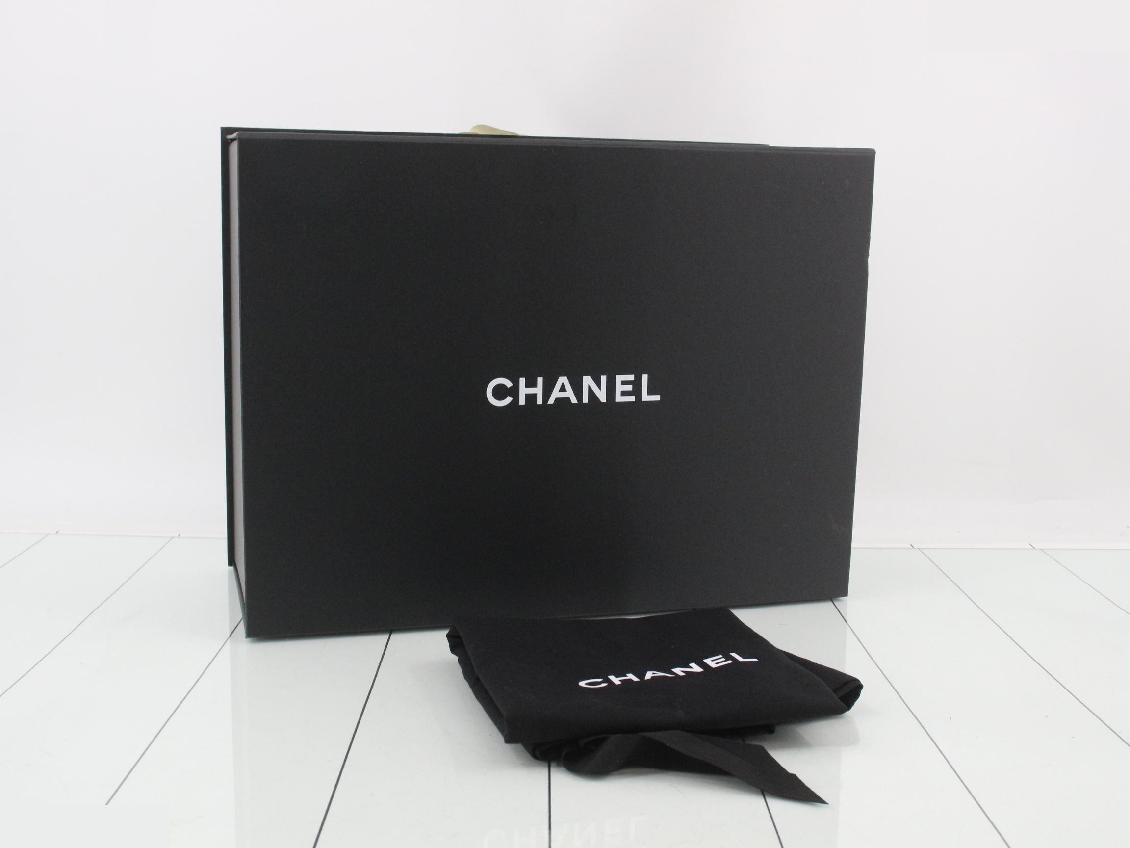 Caviar Skin Coco Mark Chain Tote Bag — view 7