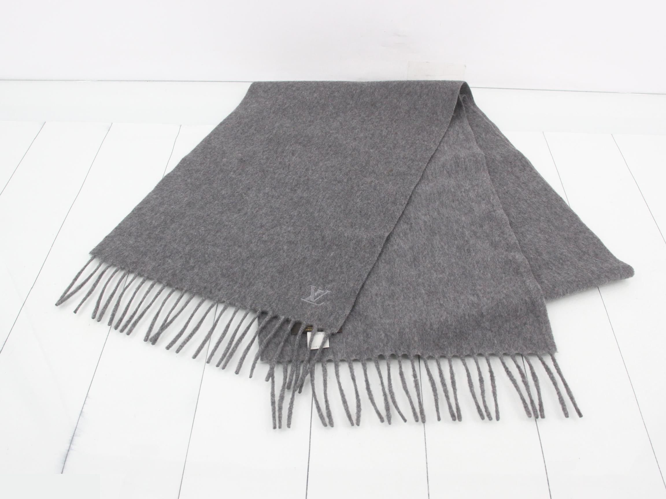 LV logo cashmere scarf with tag. — view 2
