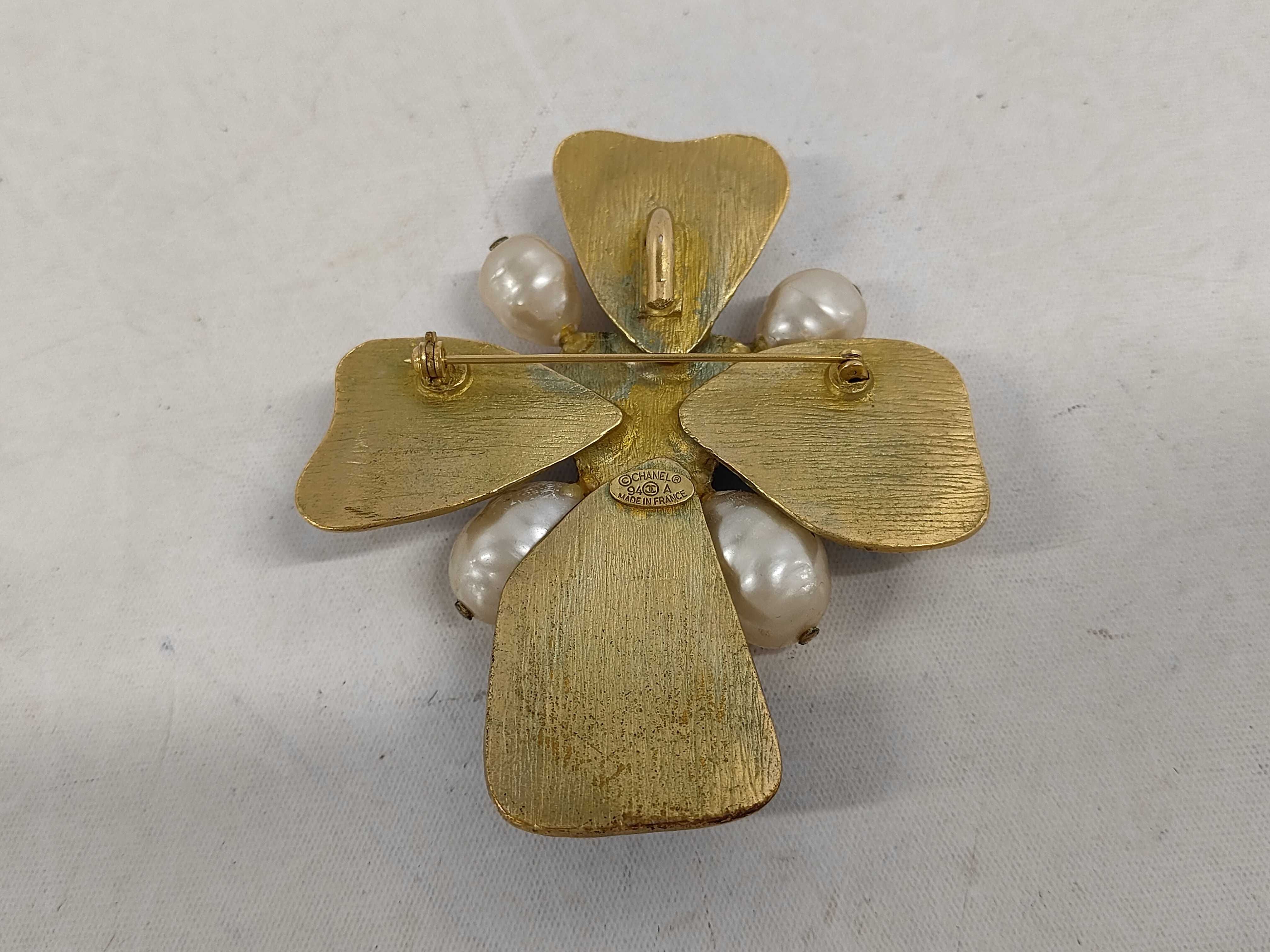 Sport 94A Brooch Gripoix Brooch — view 2