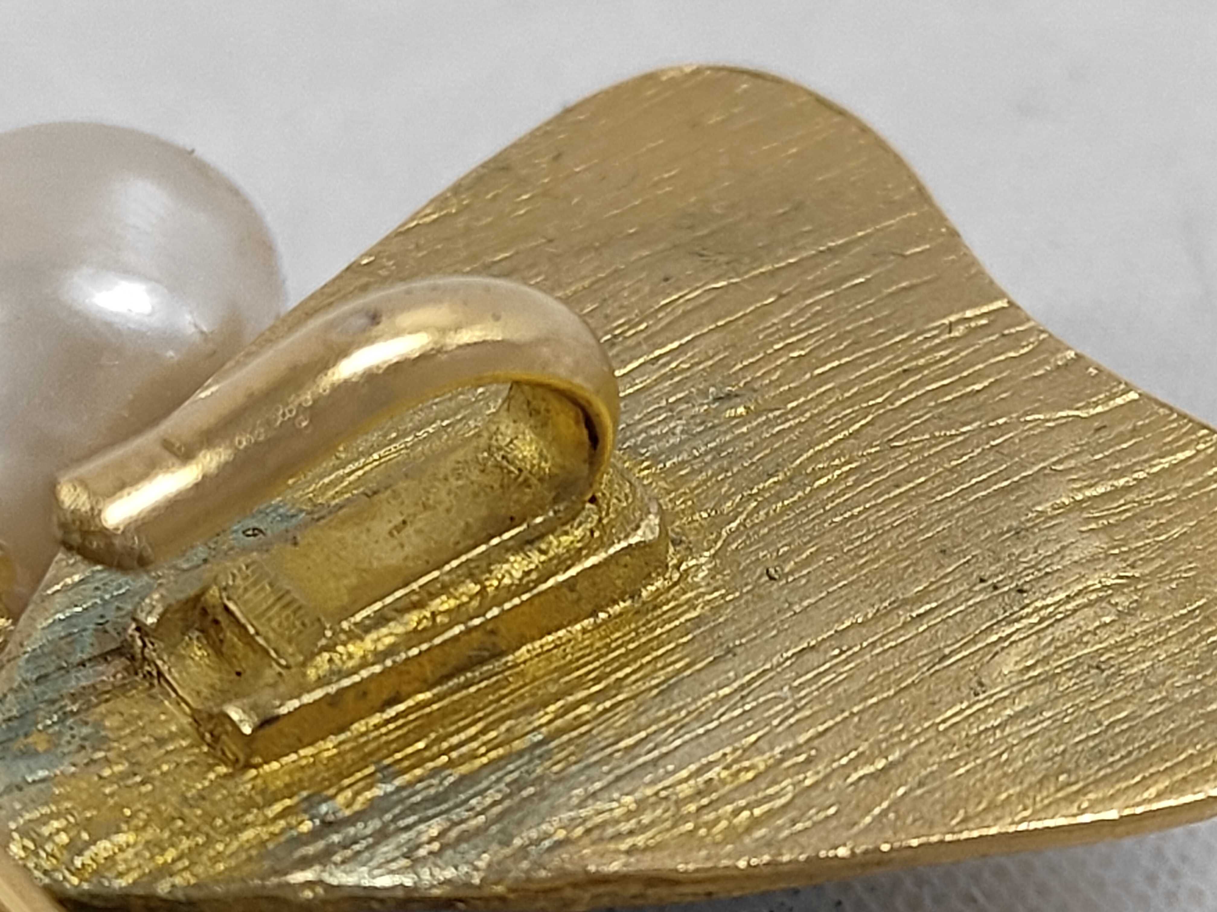 Sport 94A Brooch Gripoix Brooch — view 9