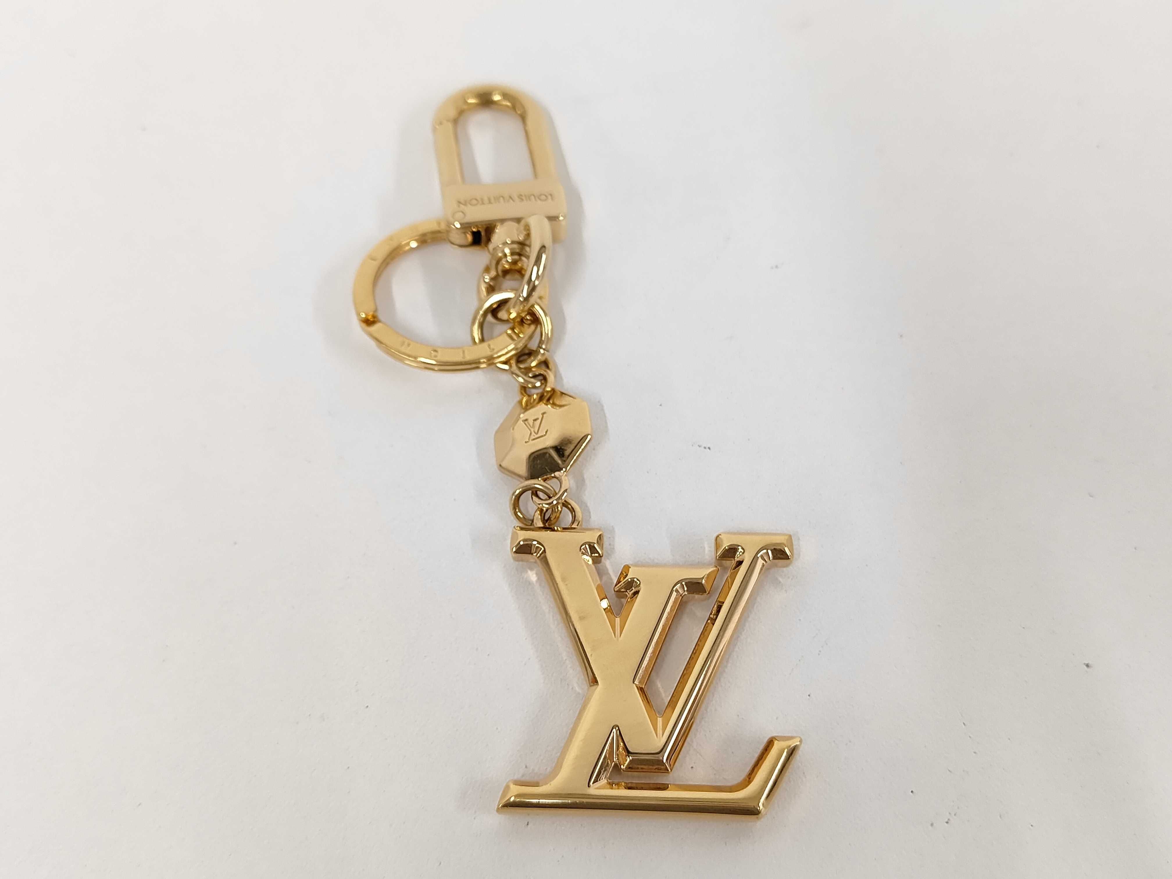 M03668 LV Signature Keychain Key Case