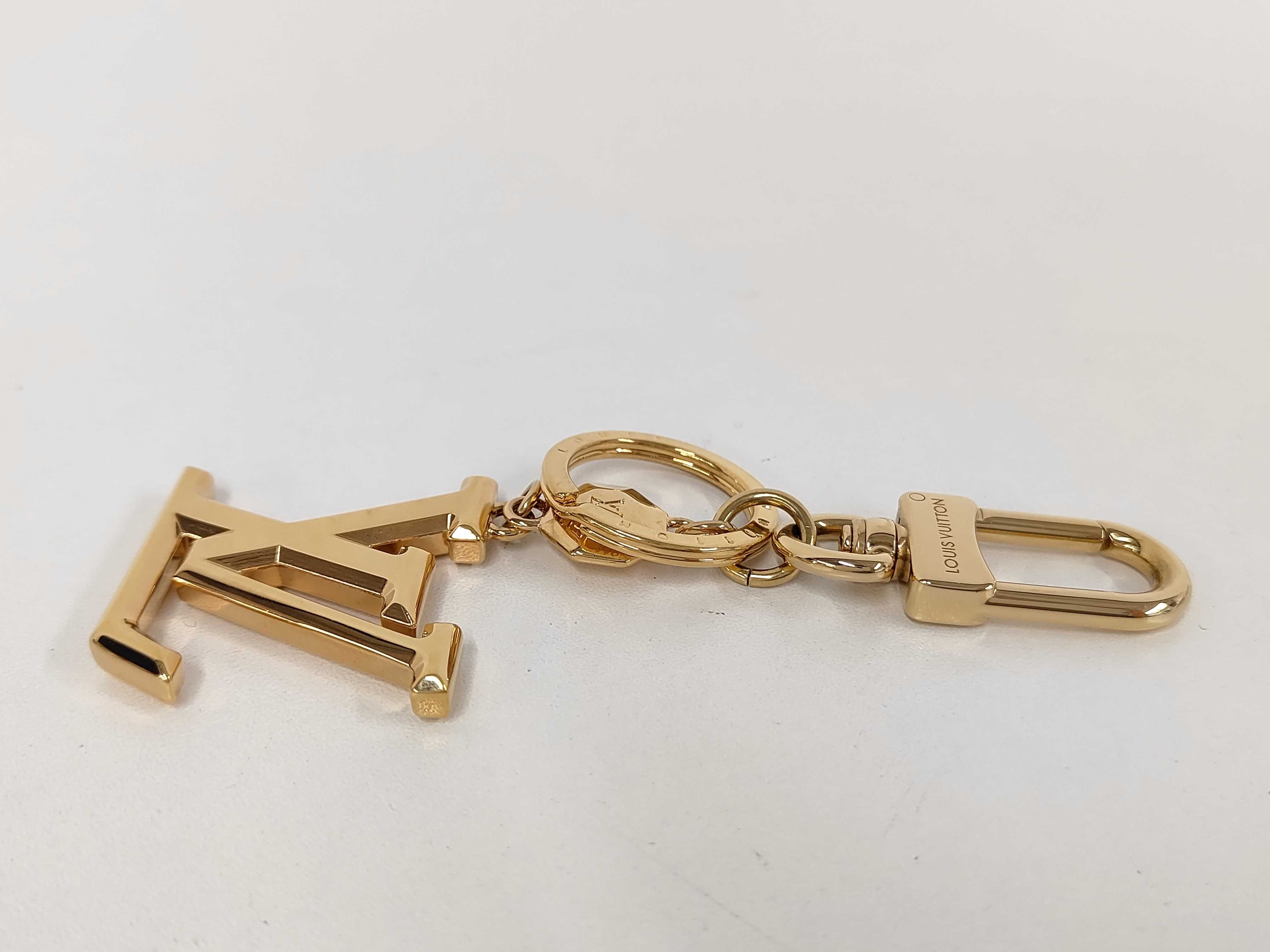 M03668 LV Signature Keychain Key Case — view 2