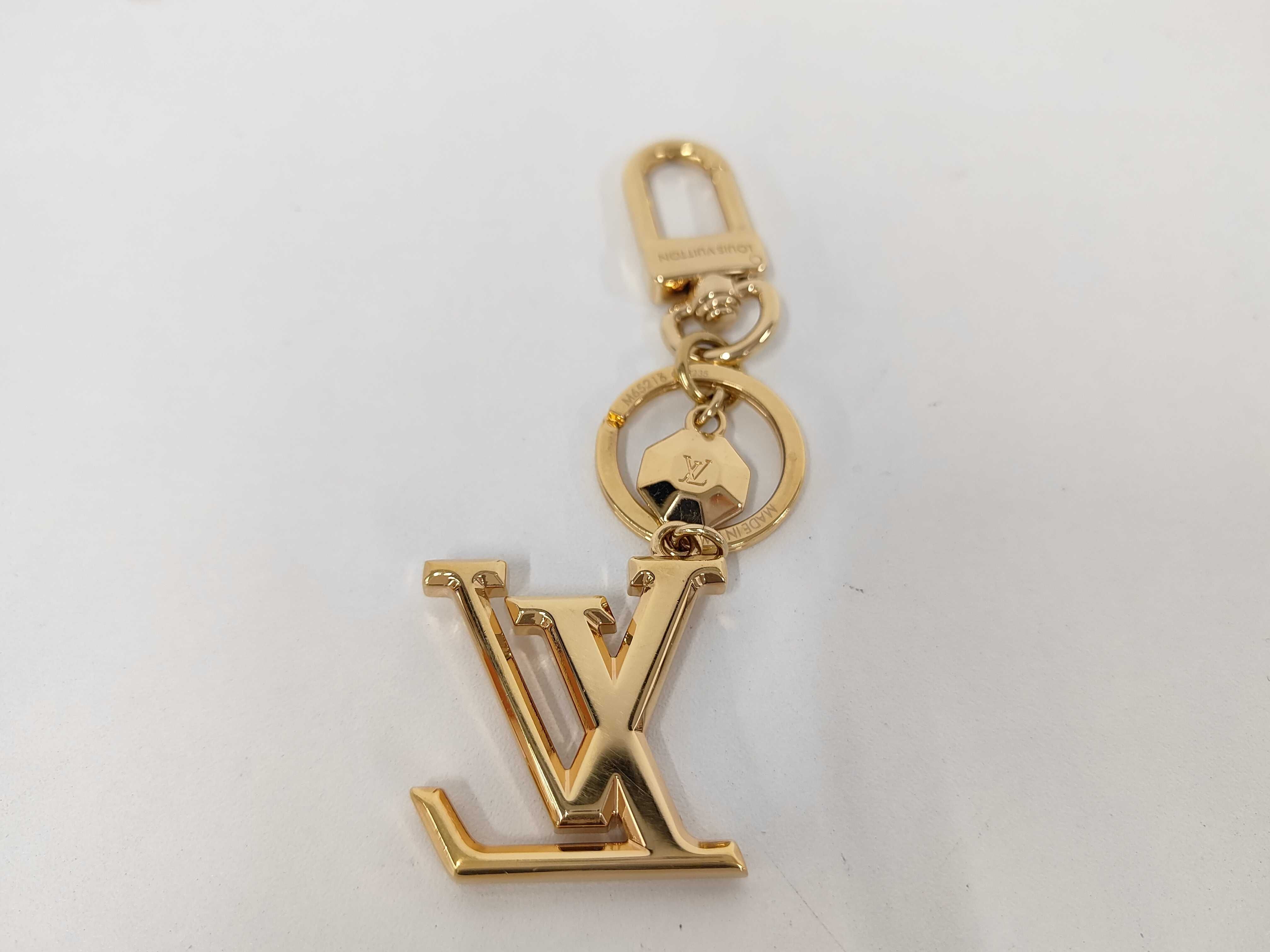 M03668 LV Signature Keychain Key Case — view 3
