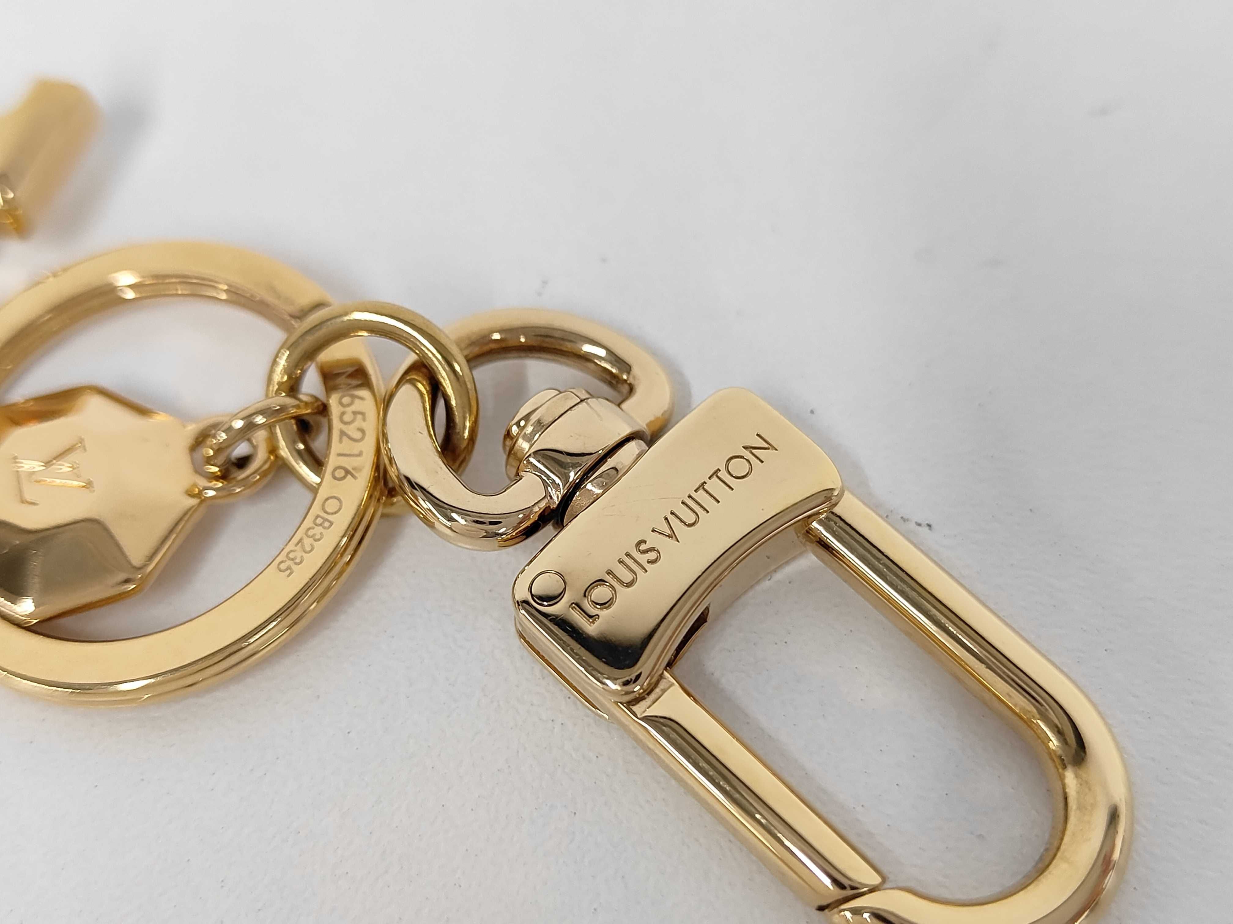 M03668 LV Signature Keychain Key Case — view 4