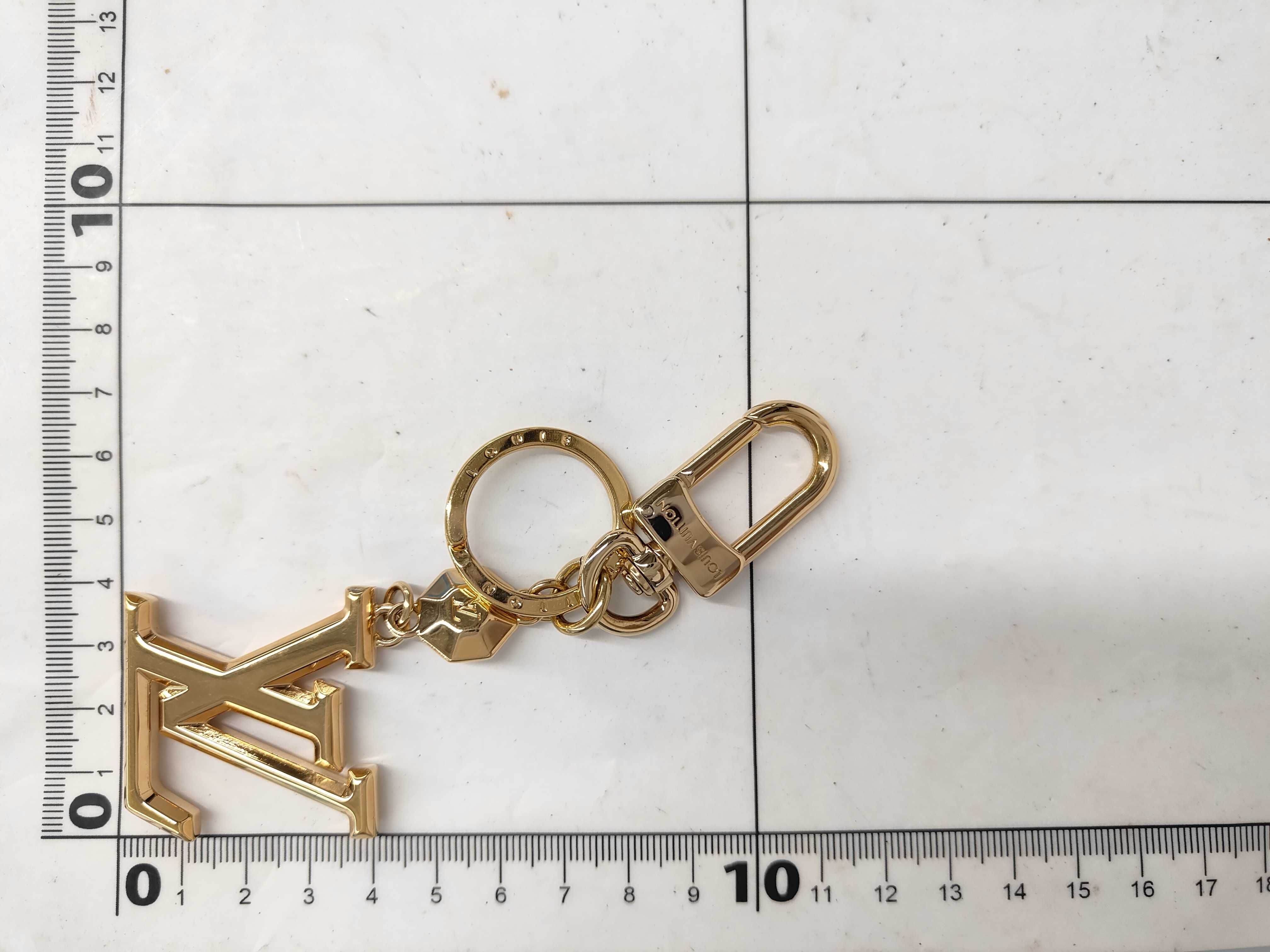 M03668 LV Signature Keychain Key Case — view 5