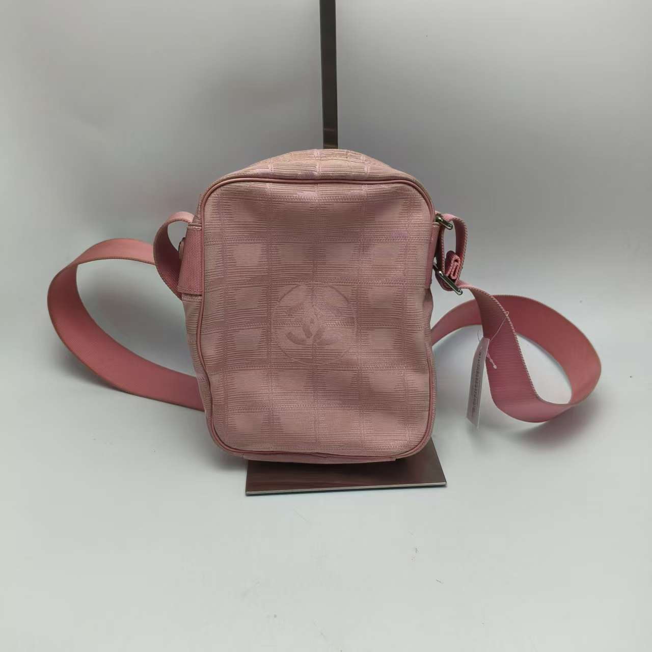 【*Shipped from: China*】CHANEL Ice Cube Canvas Shoulder Bag 10515375 — view 2