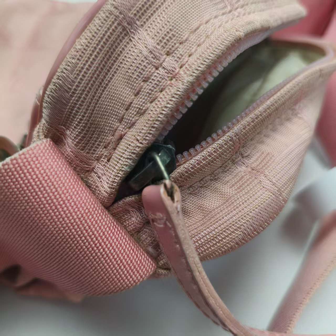 【*Shipped from: China*】CHANEL Ice Cube Canvas Shoulder Bag 10515375 — view 12
