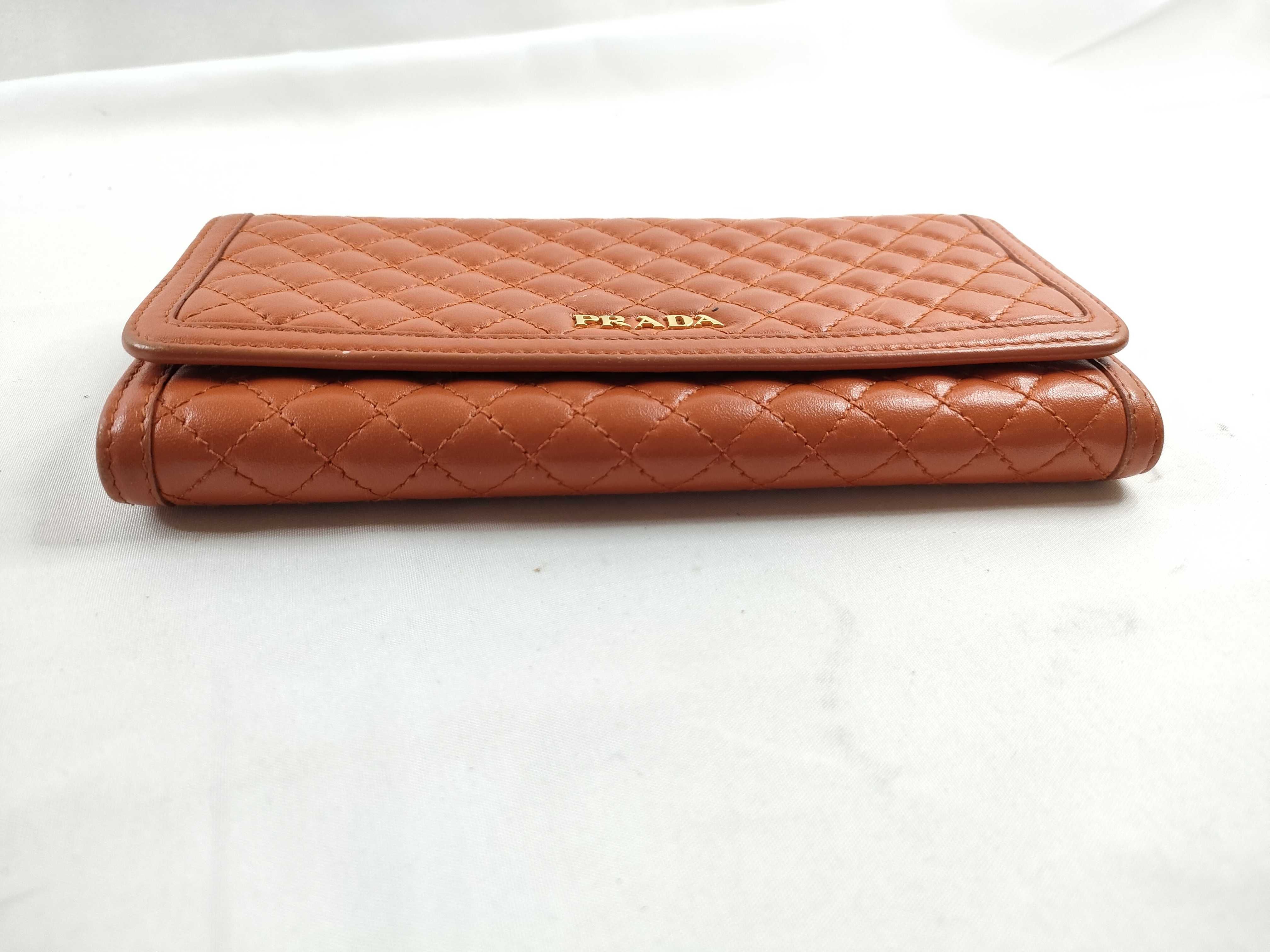 bi-fold long wallet, quilted, orange. — view 6