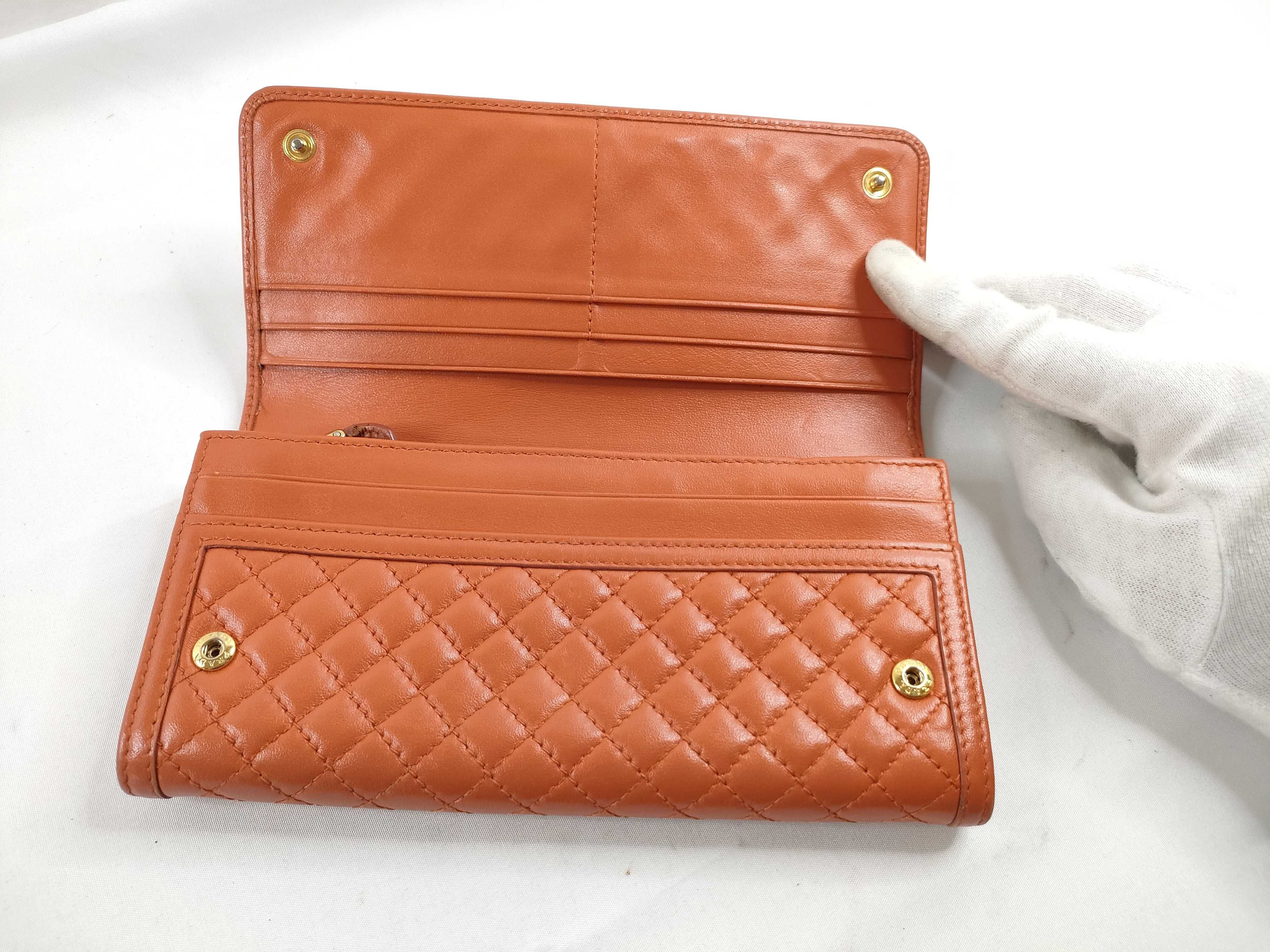 bi-fold long wallet, quilted, orange. — view 8