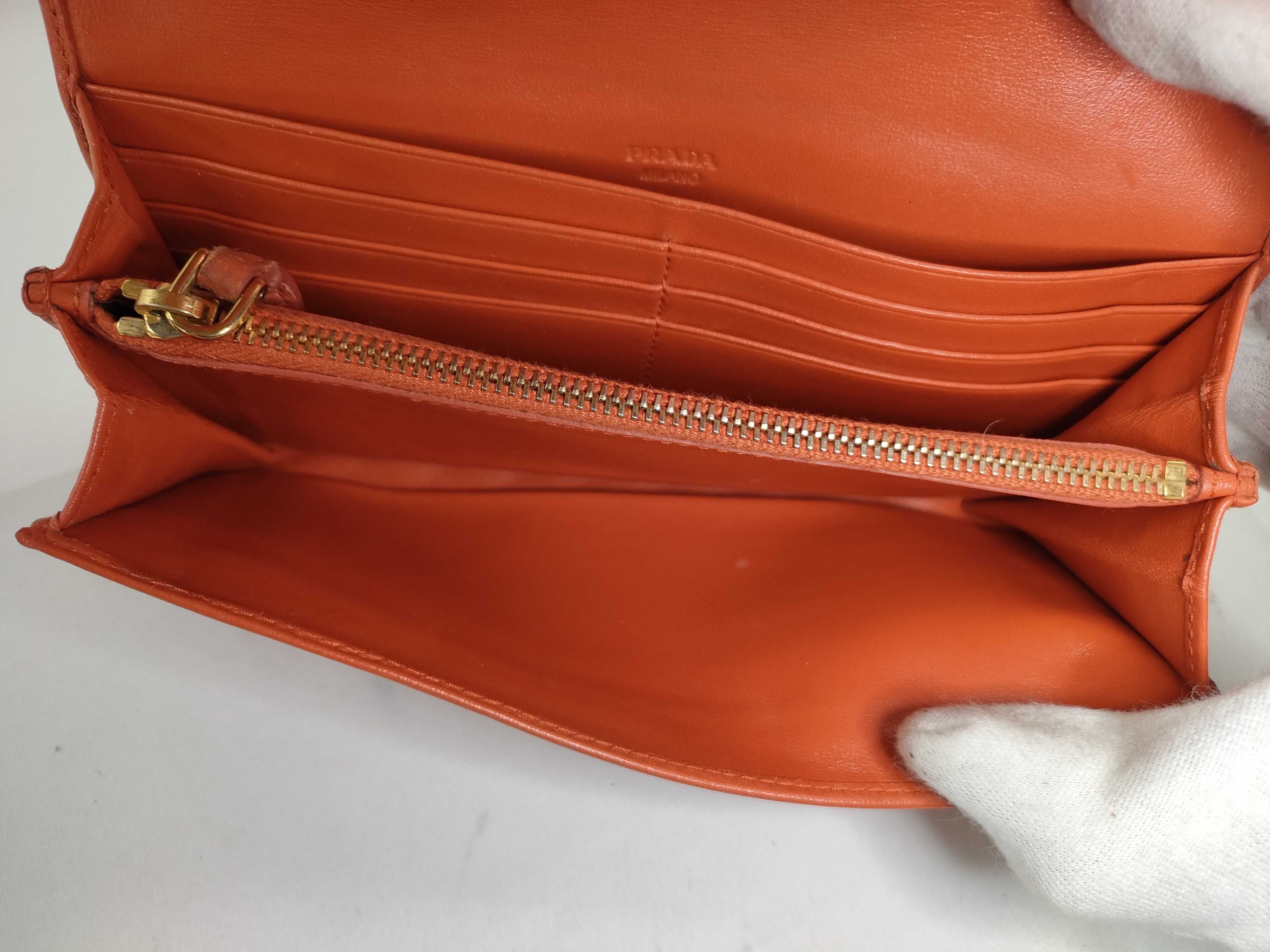 bi-fold long wallet, quilted, orange. — view 9