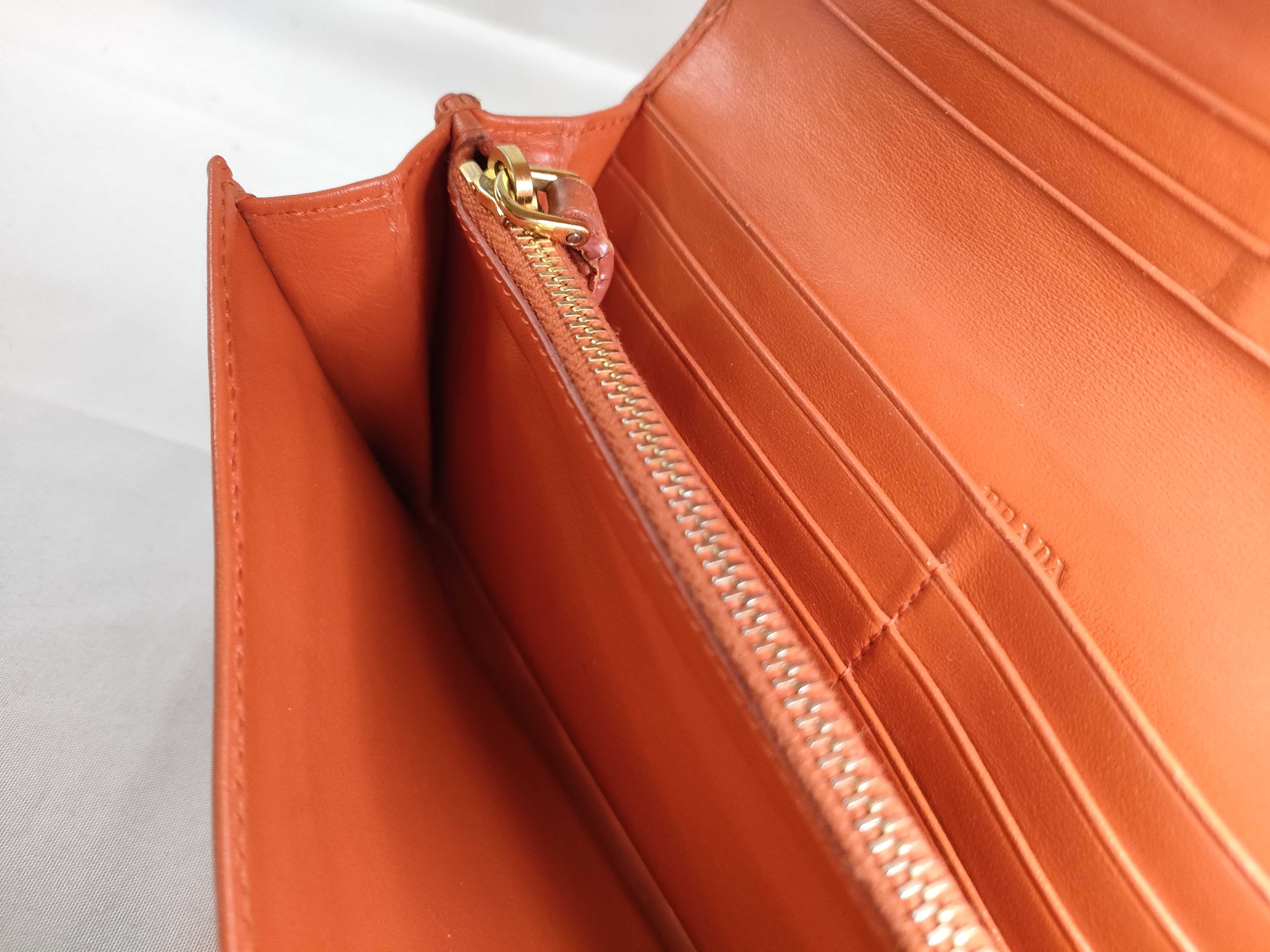 bi-fold long wallet, quilted, orange. — view 10
