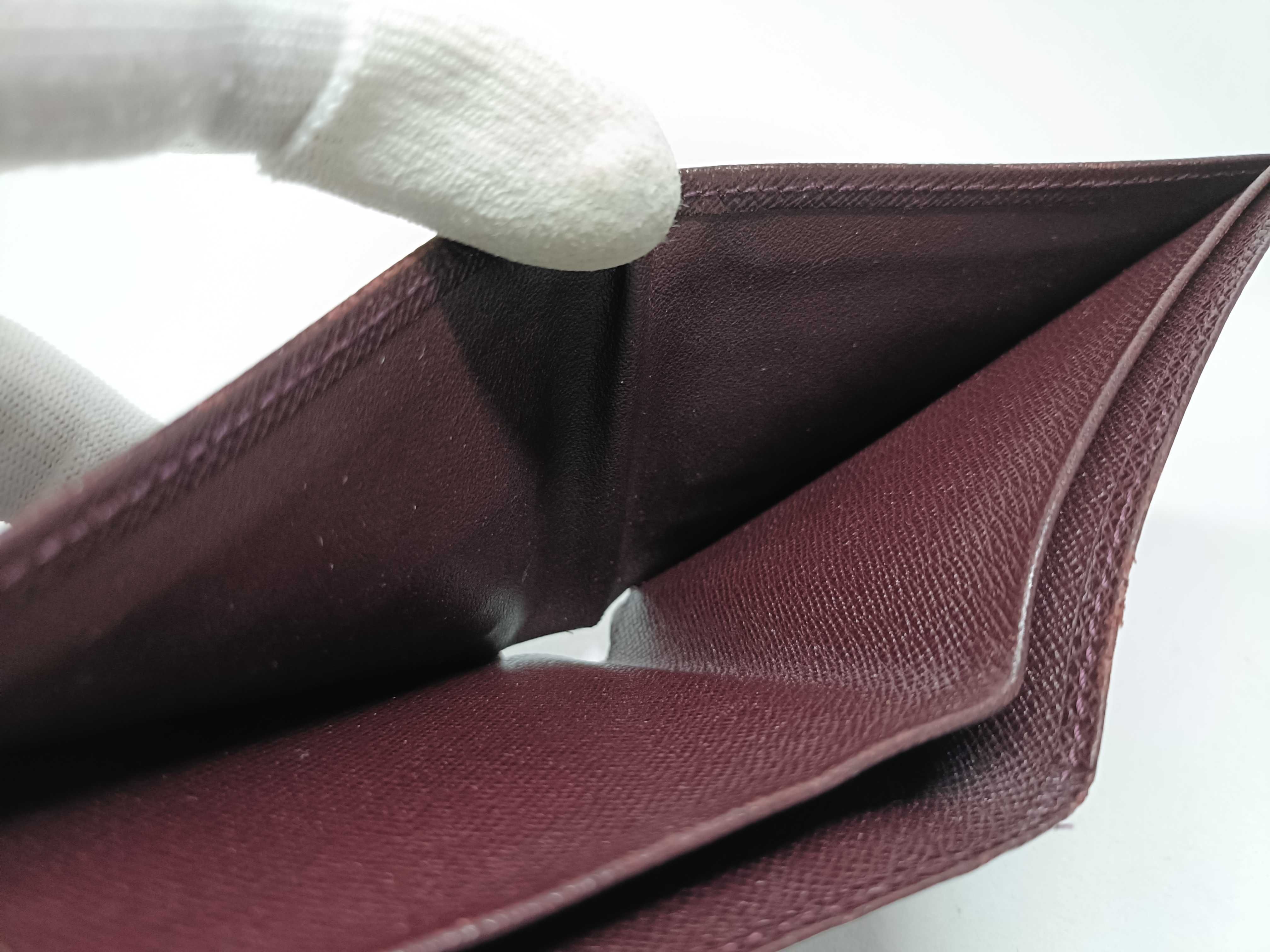 Taiga wallet case bill compartment — view 12